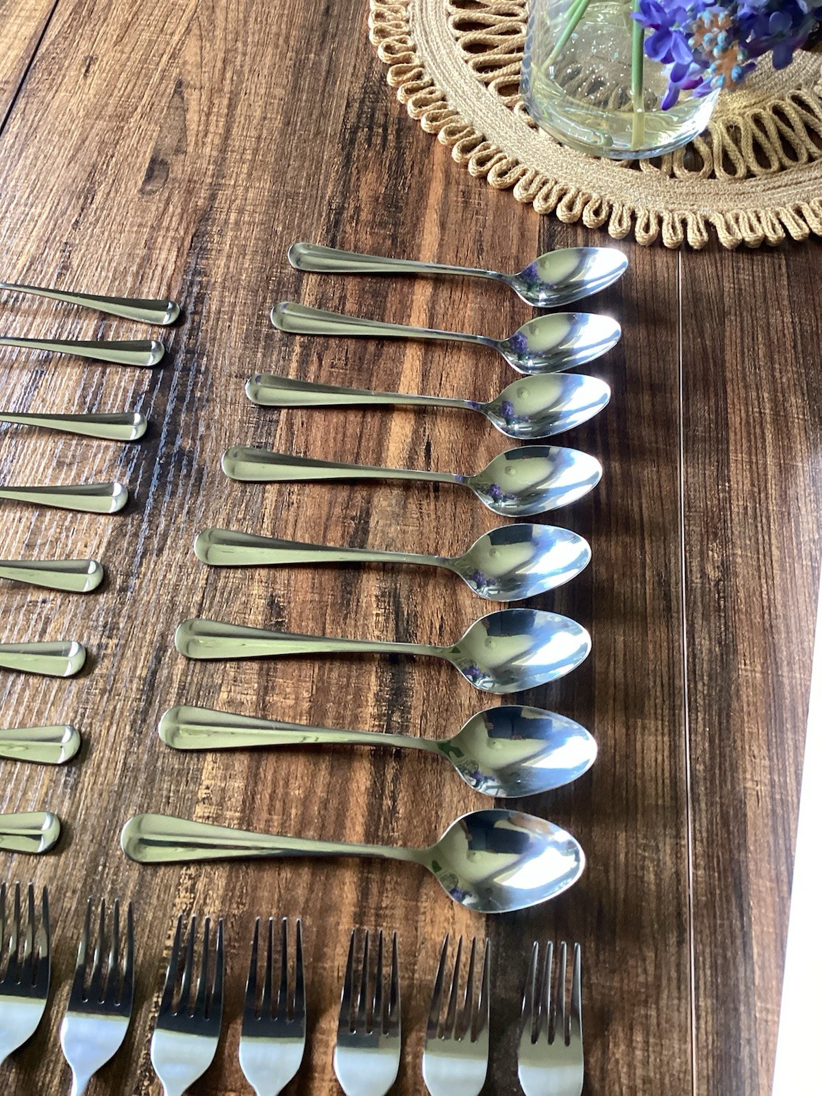Hampton Silversmiths Stainless China 199 44 Pieces Flatware with Tray