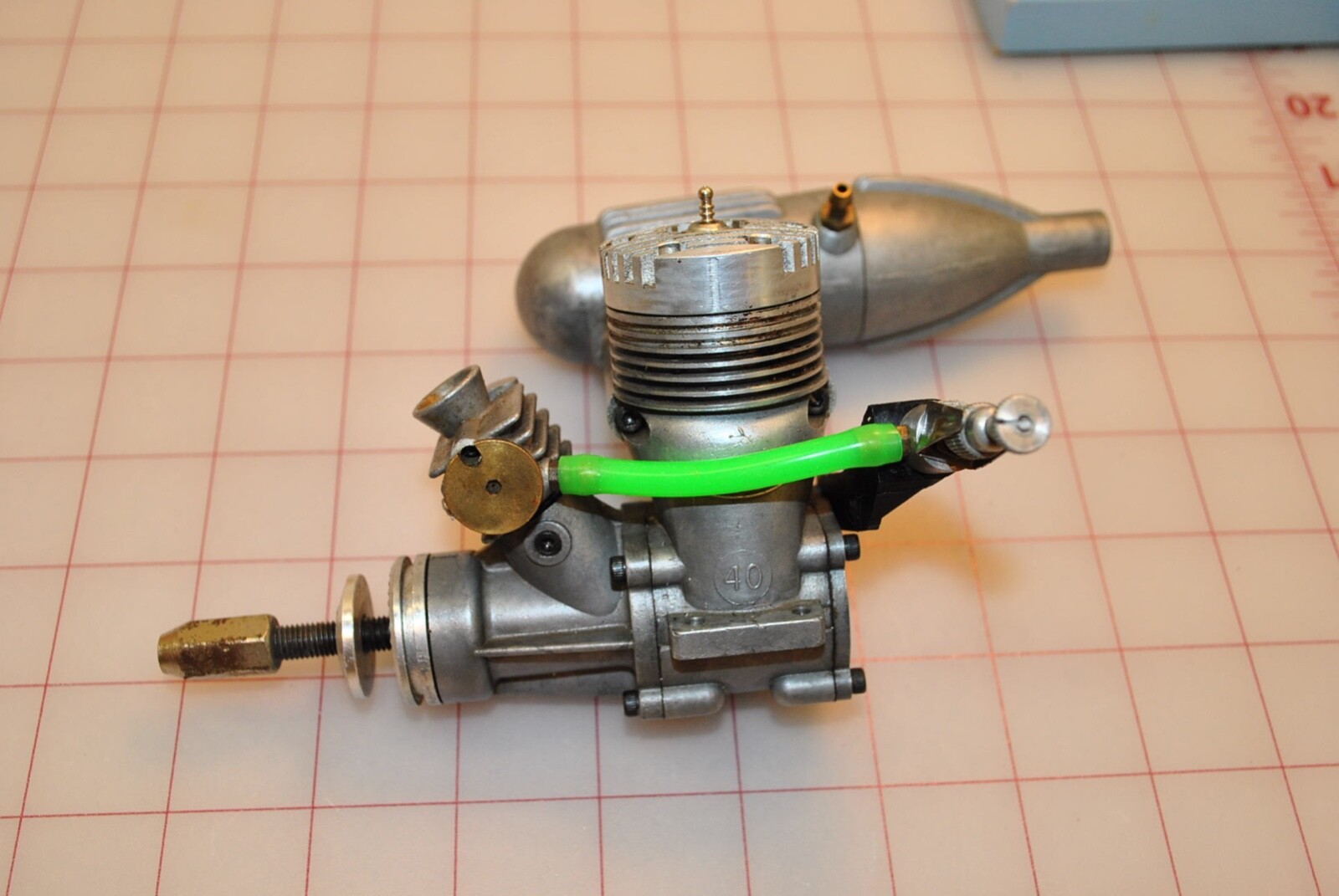 K&B 40 R/C Model Airplane Engine with K&B carburetor and Muffler