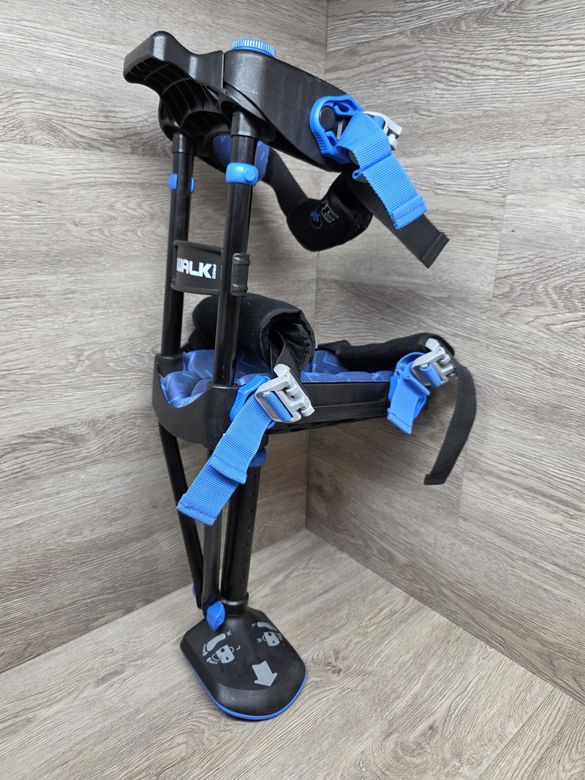 iWALK Free 3.0 Hands Free Knee Rest Leg Crutch Pain Free Adjustable w/ 3 Straps