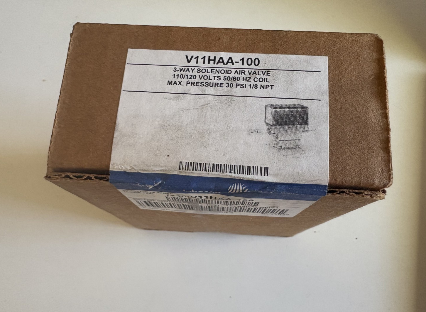 NEW JOHNSON CONTROLS V11HAA-100 3-WAY SOLENOID AIR VALVE 120V 30PSI 1/8NPT