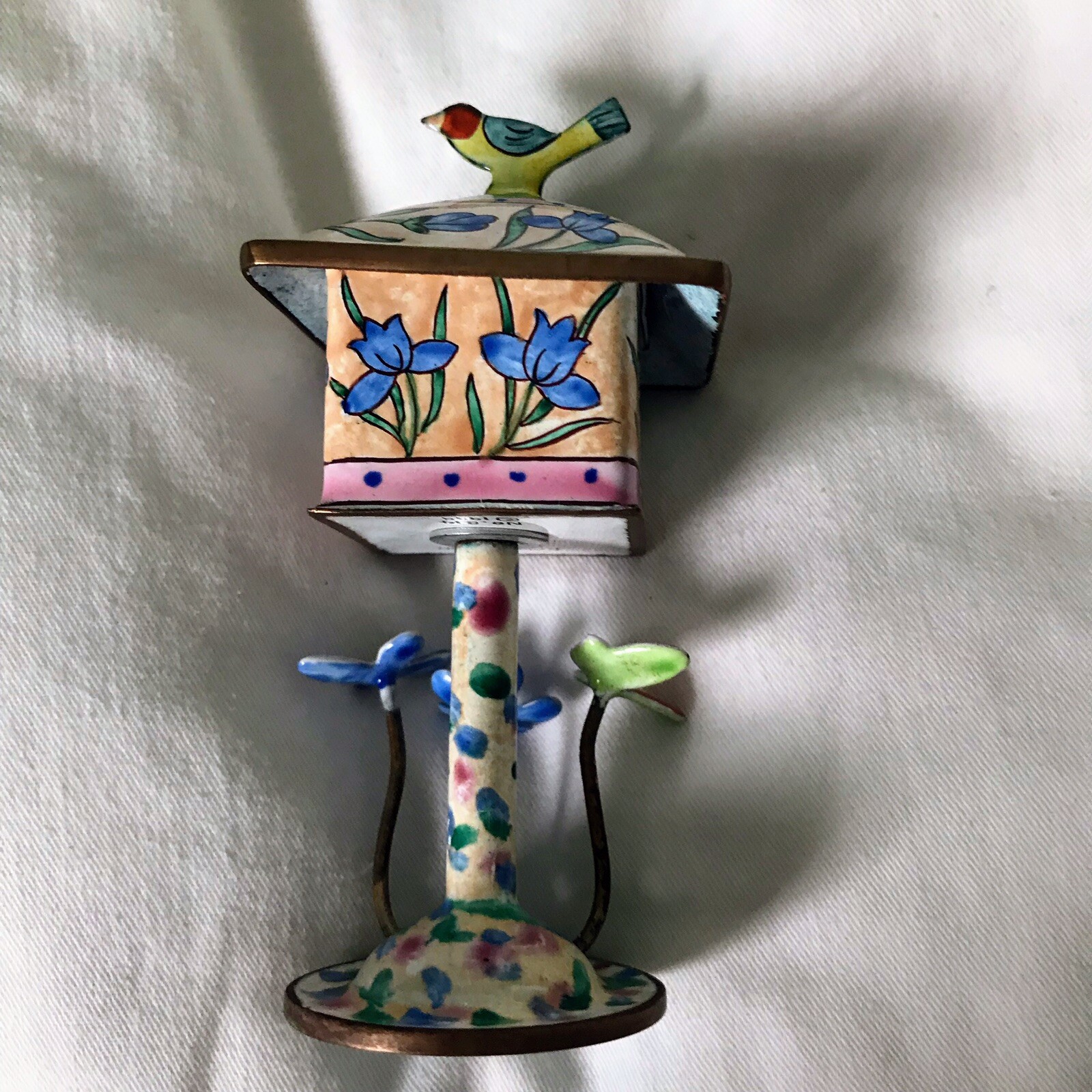 KEVIN CHEN               Porcelain Bird Trinket Box