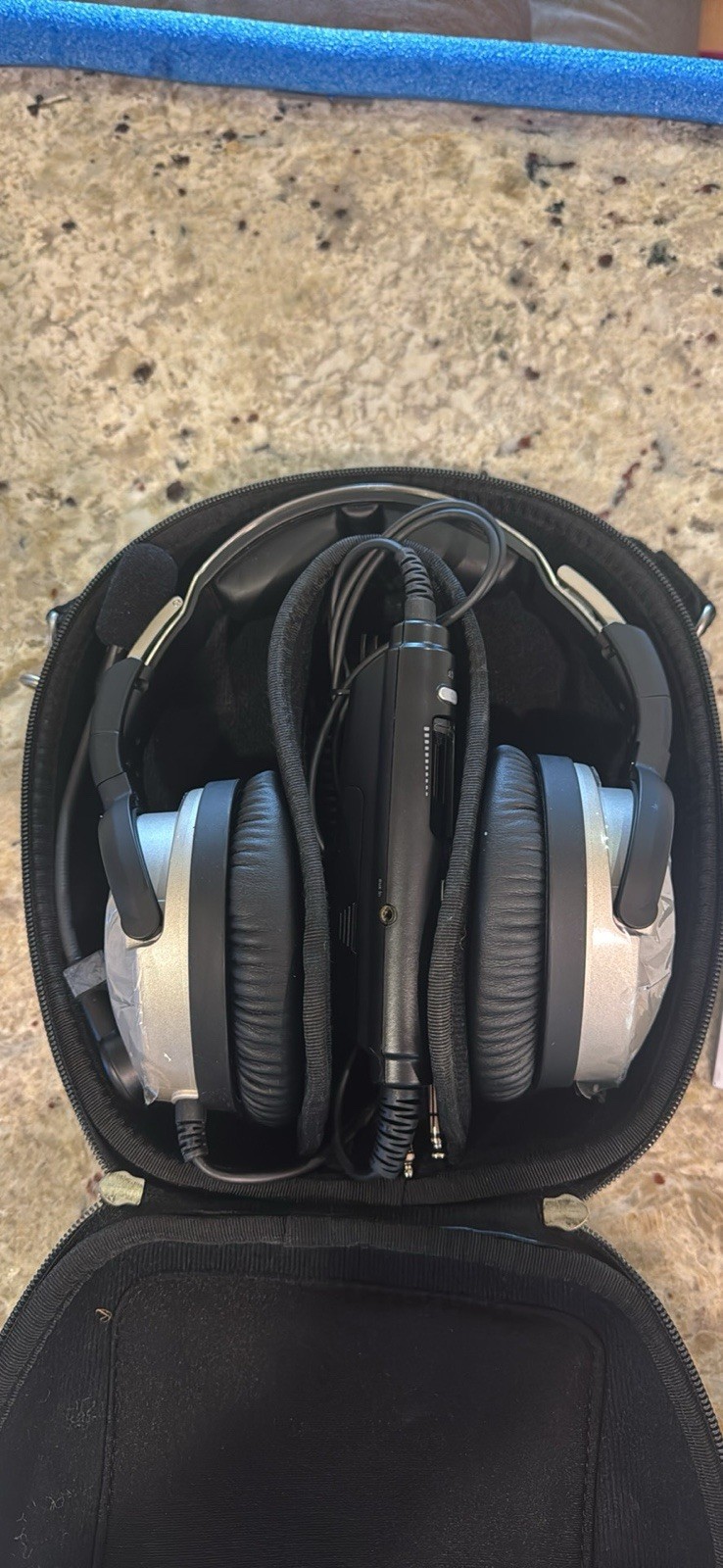 Like New Lightspeed Zulu 2 General Aviation Headset (Dual Plug)
