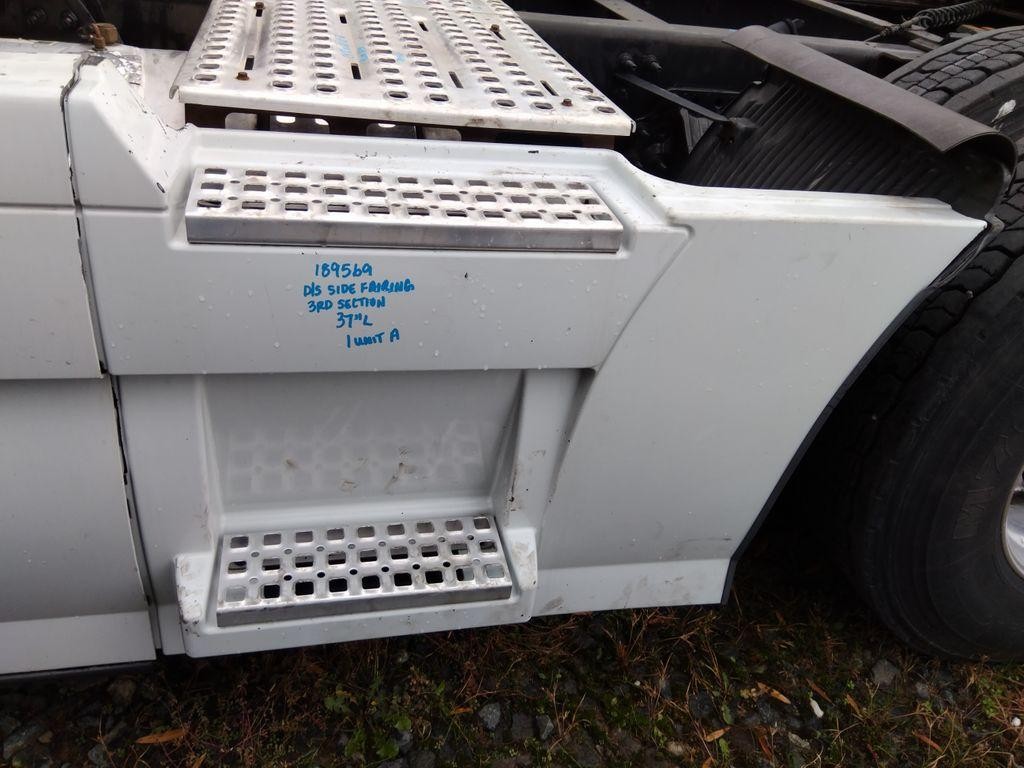 For 2016 VOLVO VNL SIDE FAIRING Left ,  MD