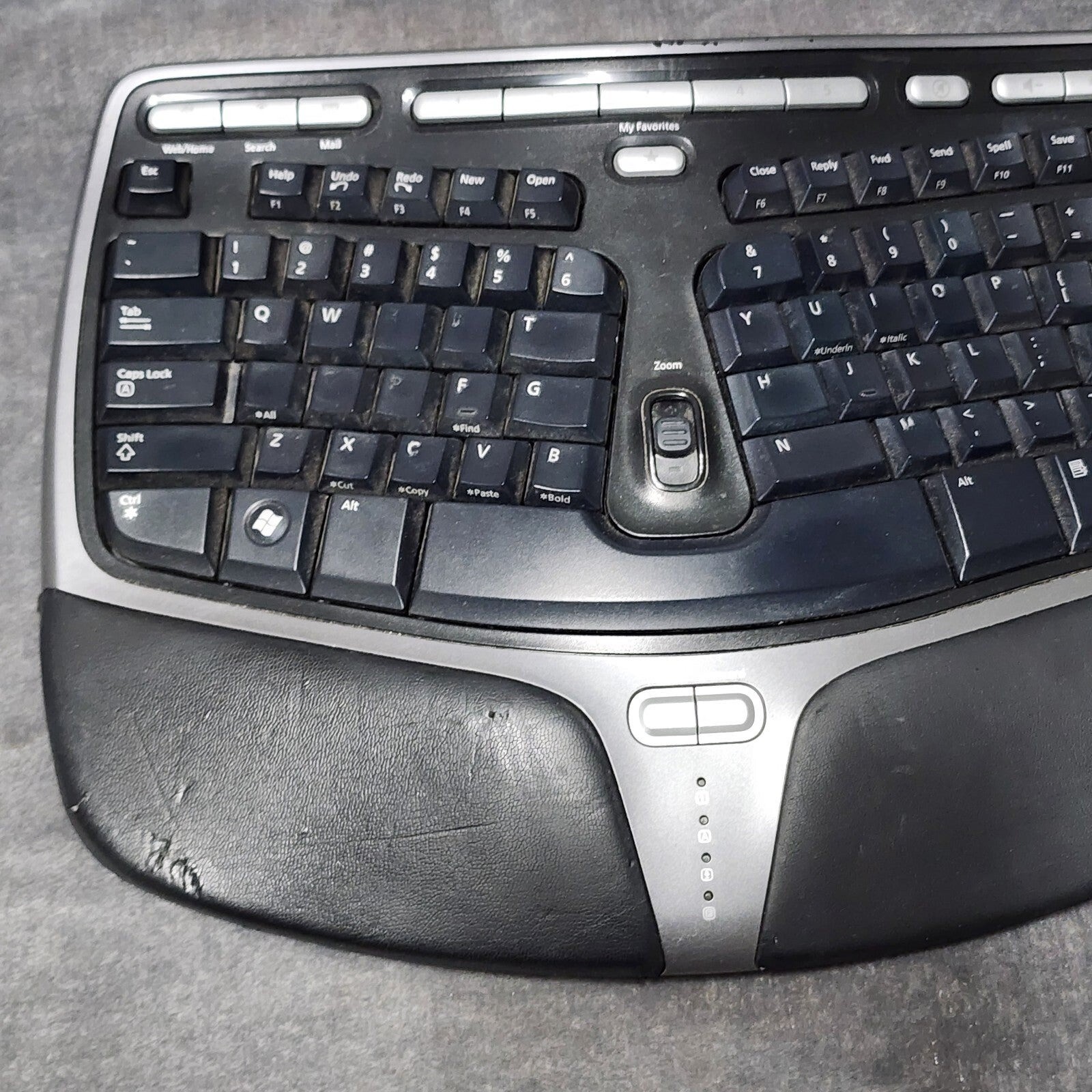 Microsoft Natural Ergonomic Keyboard 4000 v1 KU-0462 Wired