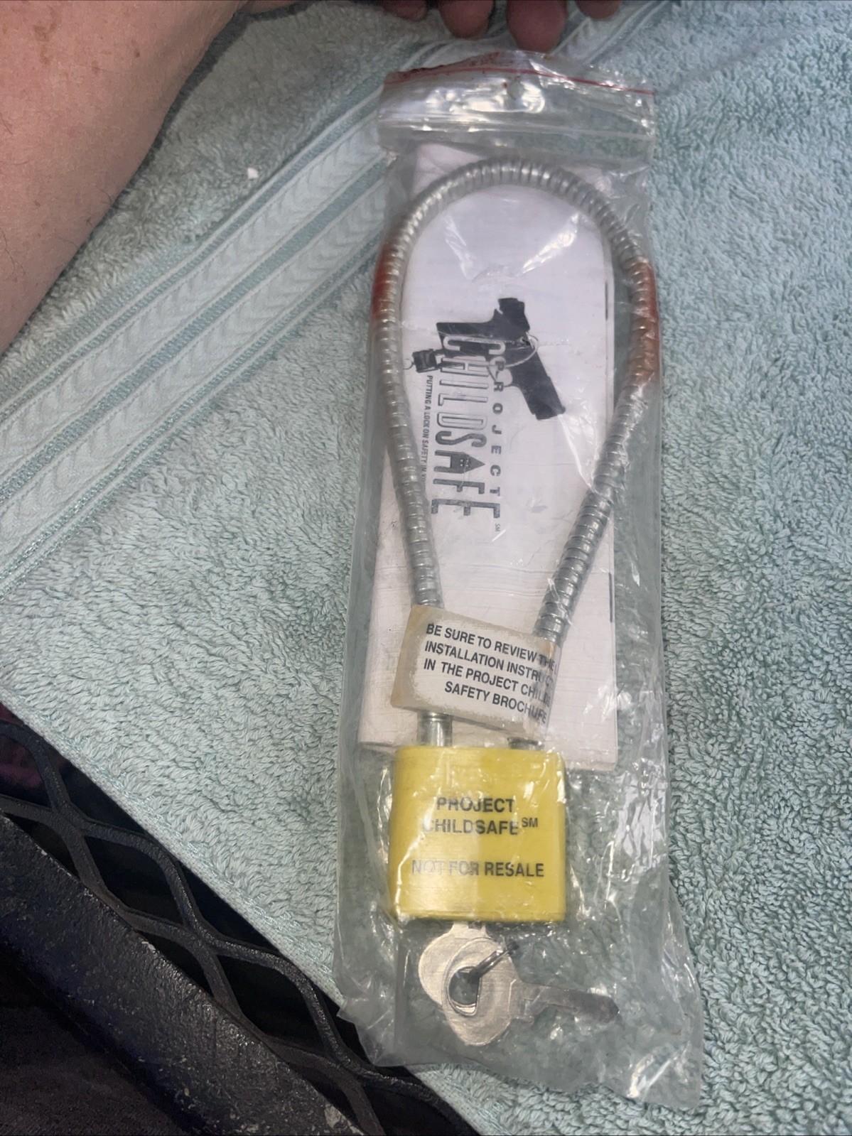 Project Child safe Gun Lock w/2 Keys and Instructions