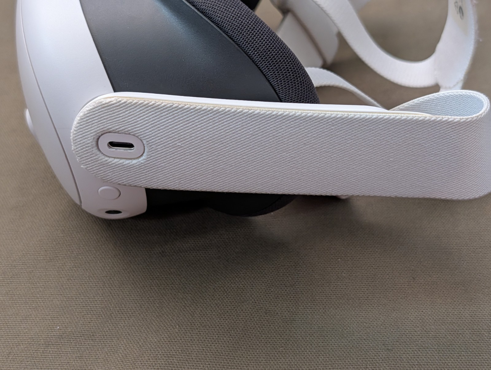 Meta Quest 3 128GB VR Headset W/ Controllers - White - Good Condition!