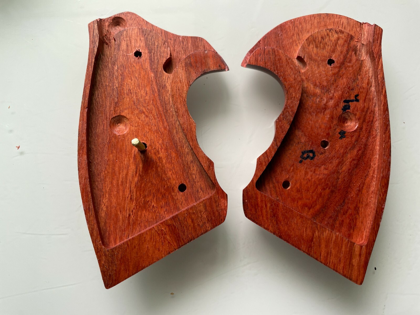 New Grip For Colt Python grips (I, E fr ame), Checkered Hard wood gold medallion