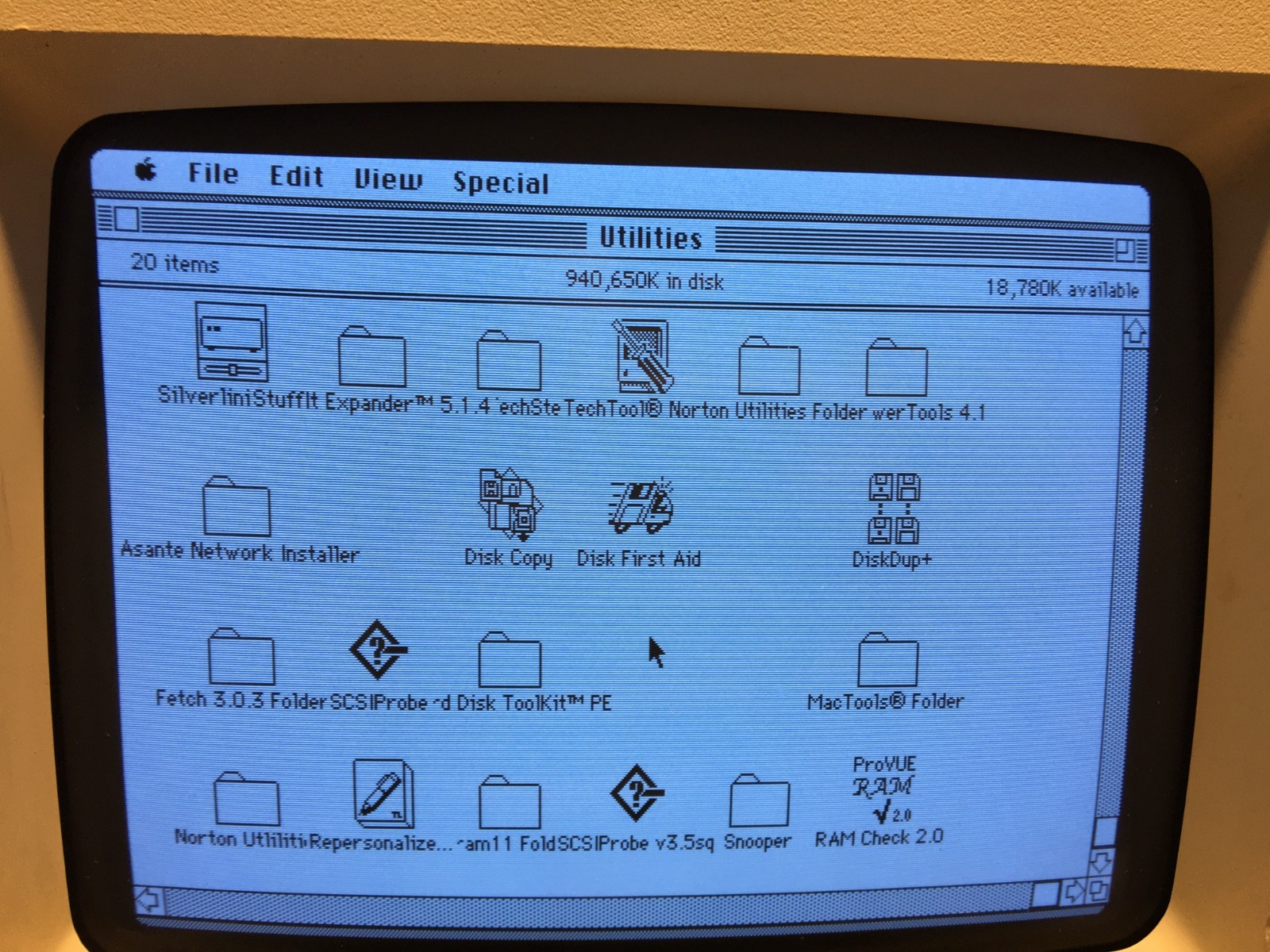 Macintosh Plus. BlueSCSI. 4mb. Clear Screen. Recapped
