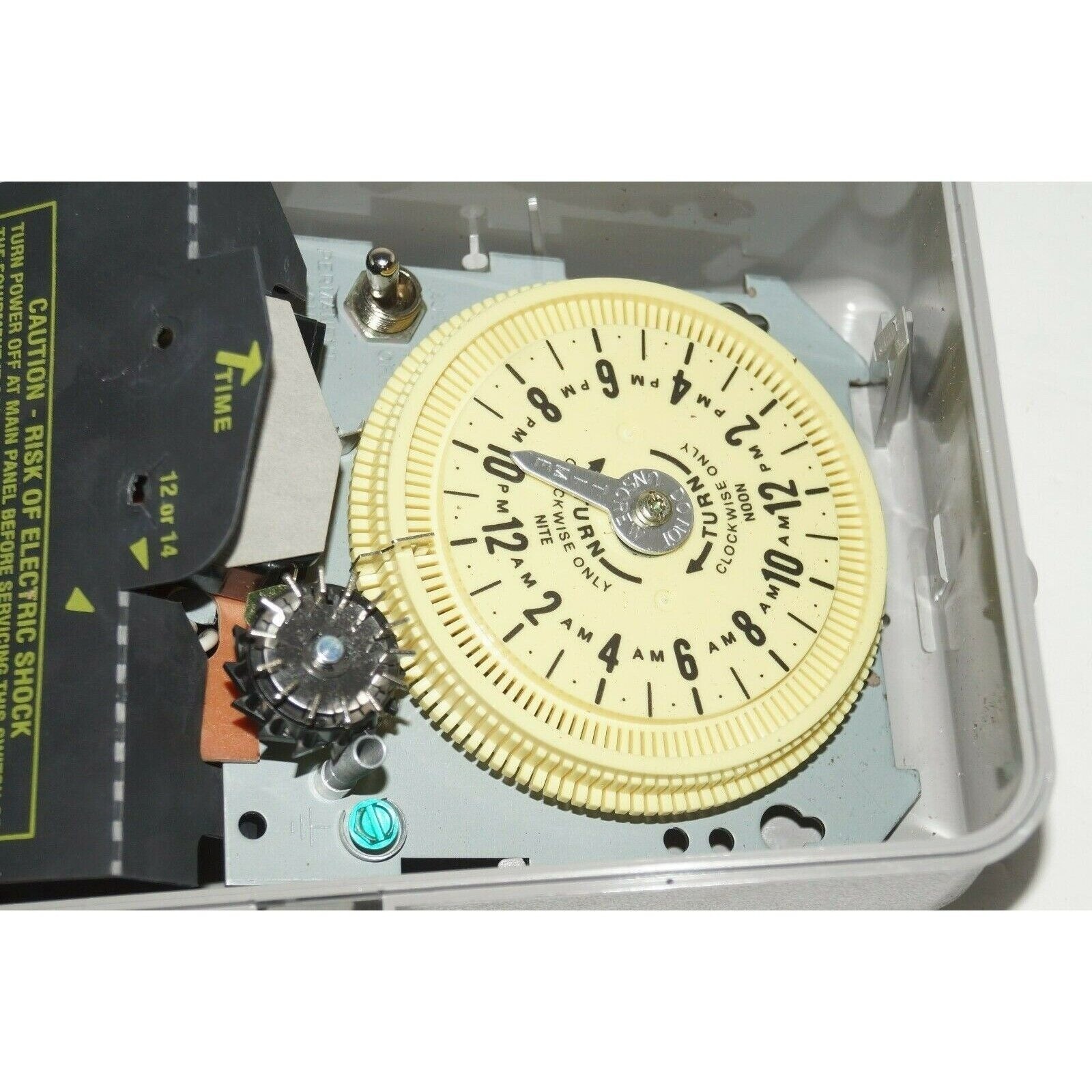 Intermatic T8805P101C SPST 125-Volt Mechanical Cycle and Irrigation Timer