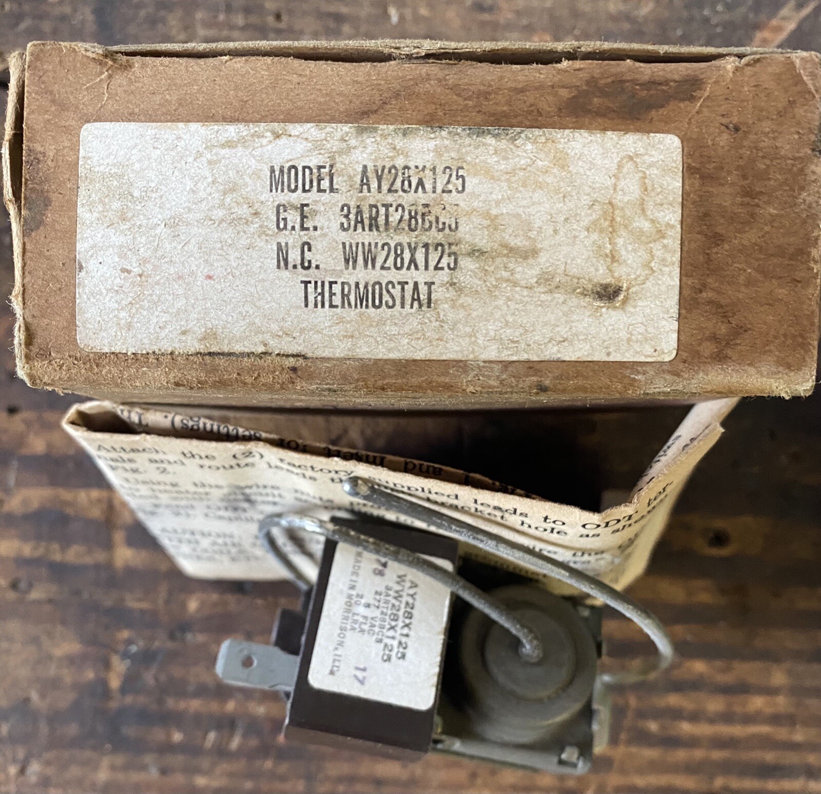 NOS OUTDOOR THERMOSTAT AY28X125  FREE US SHIPPING