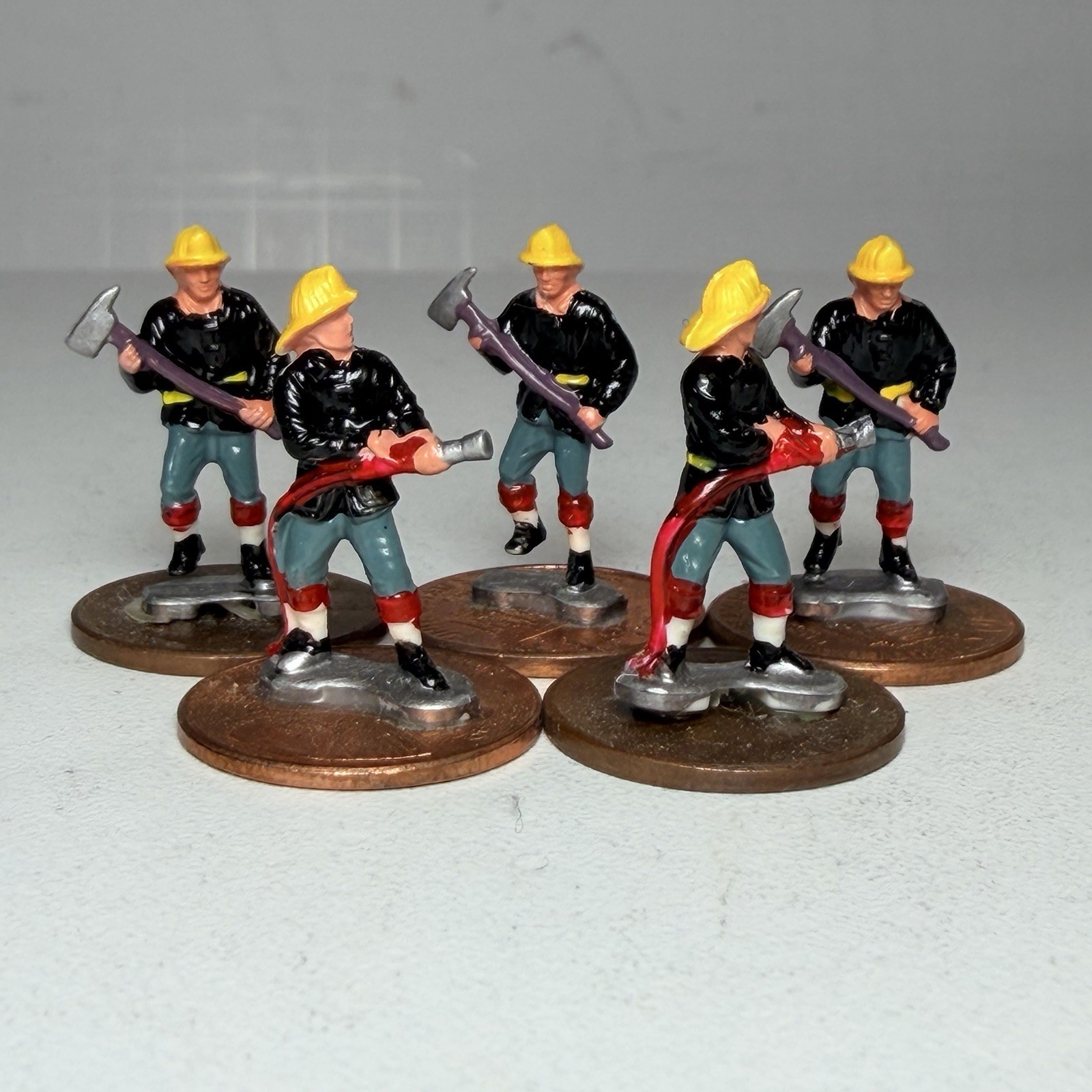 4260/4264 IHC Mini-People HO 1/87 Set of Firefighters and Observers
