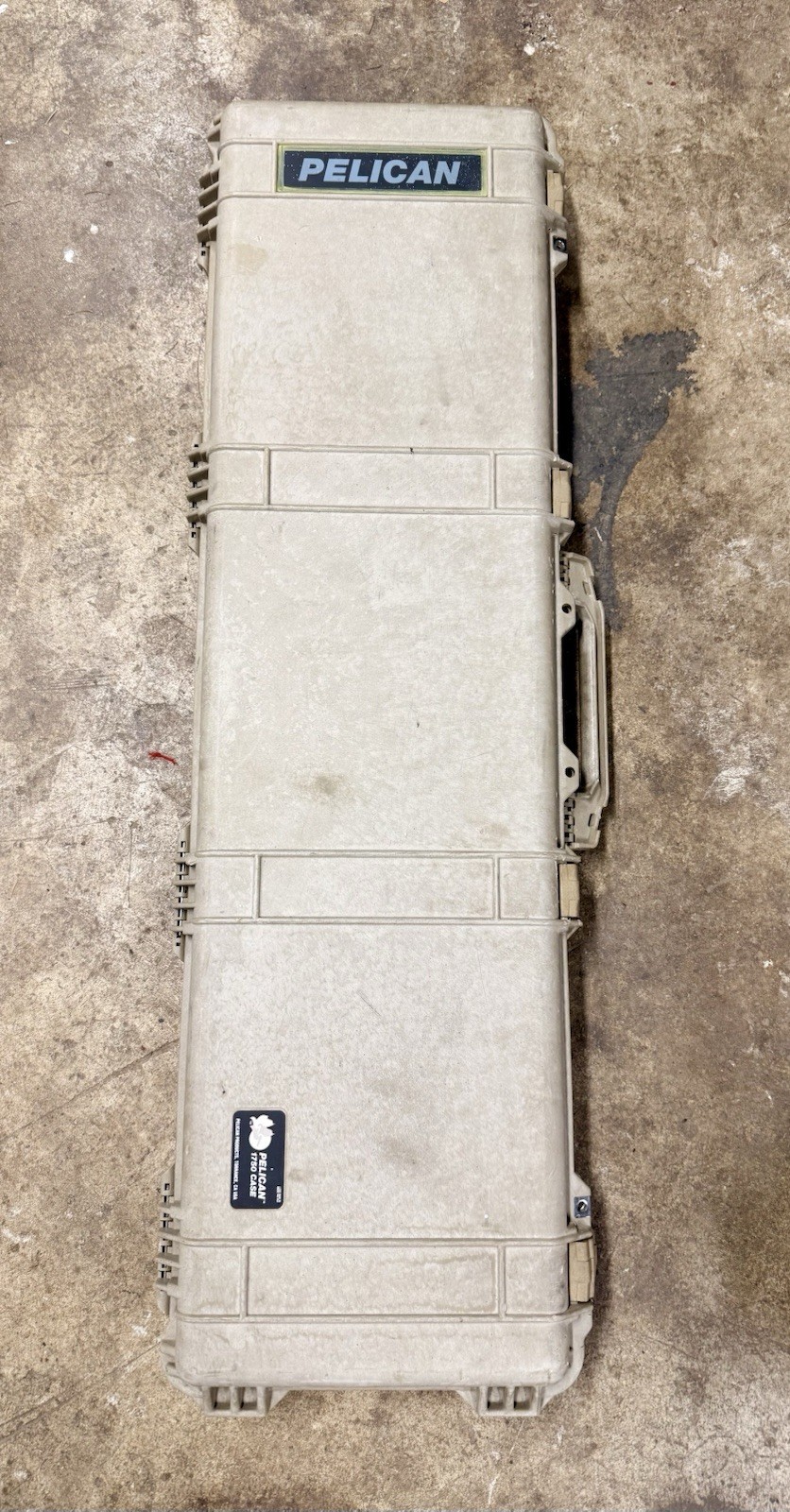 Pelican 1750 Rifle/Long Gun Storage Wheeled Transport Case Desert Tan Full Foam