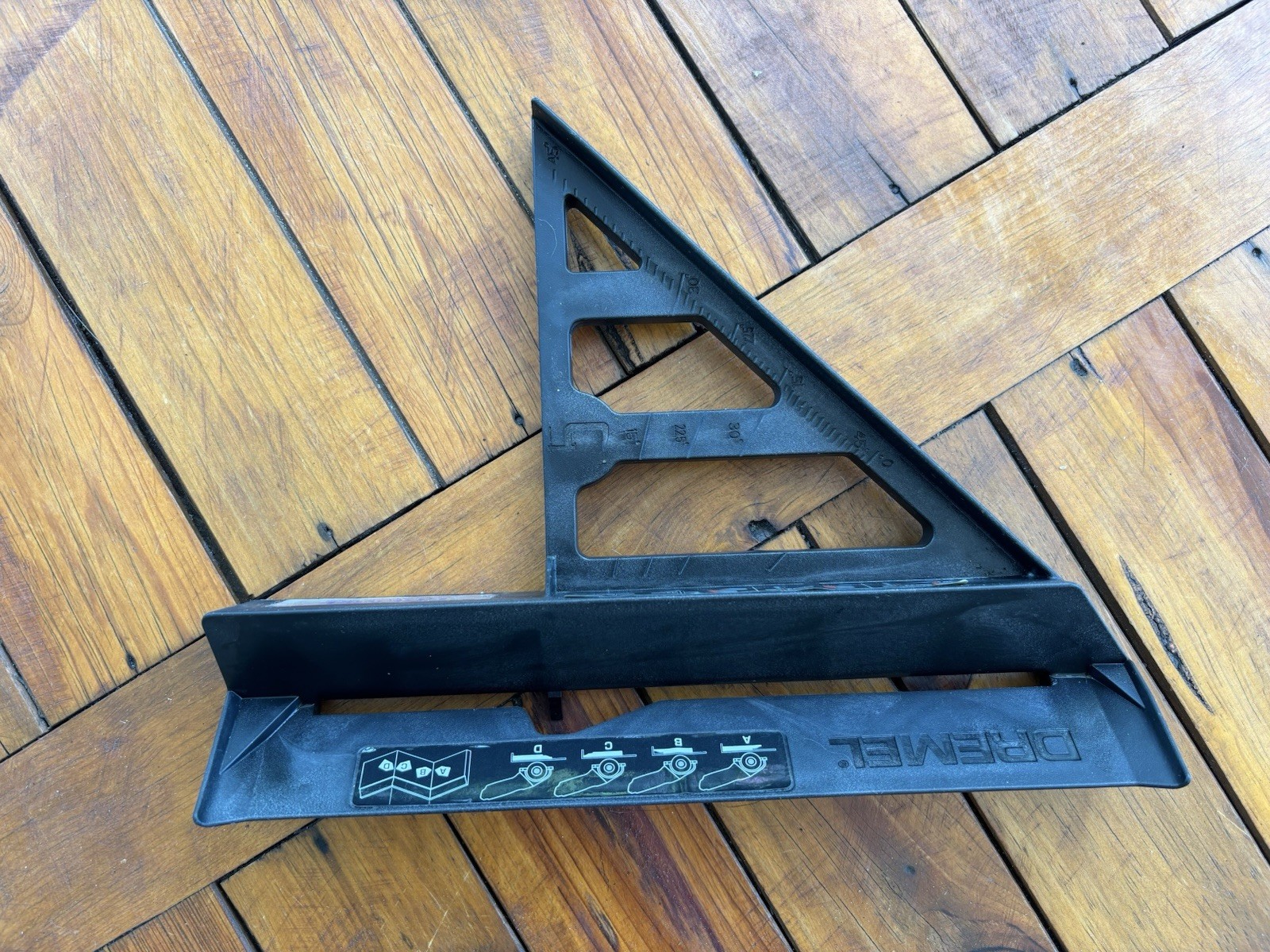 Dremel Saw Max Miter Cutting Guide