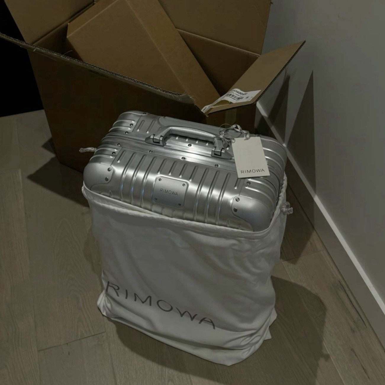 NEW! RIMOWA Silver Aluminum Hardcase Suitcase with Wheels for Unisex Adults
