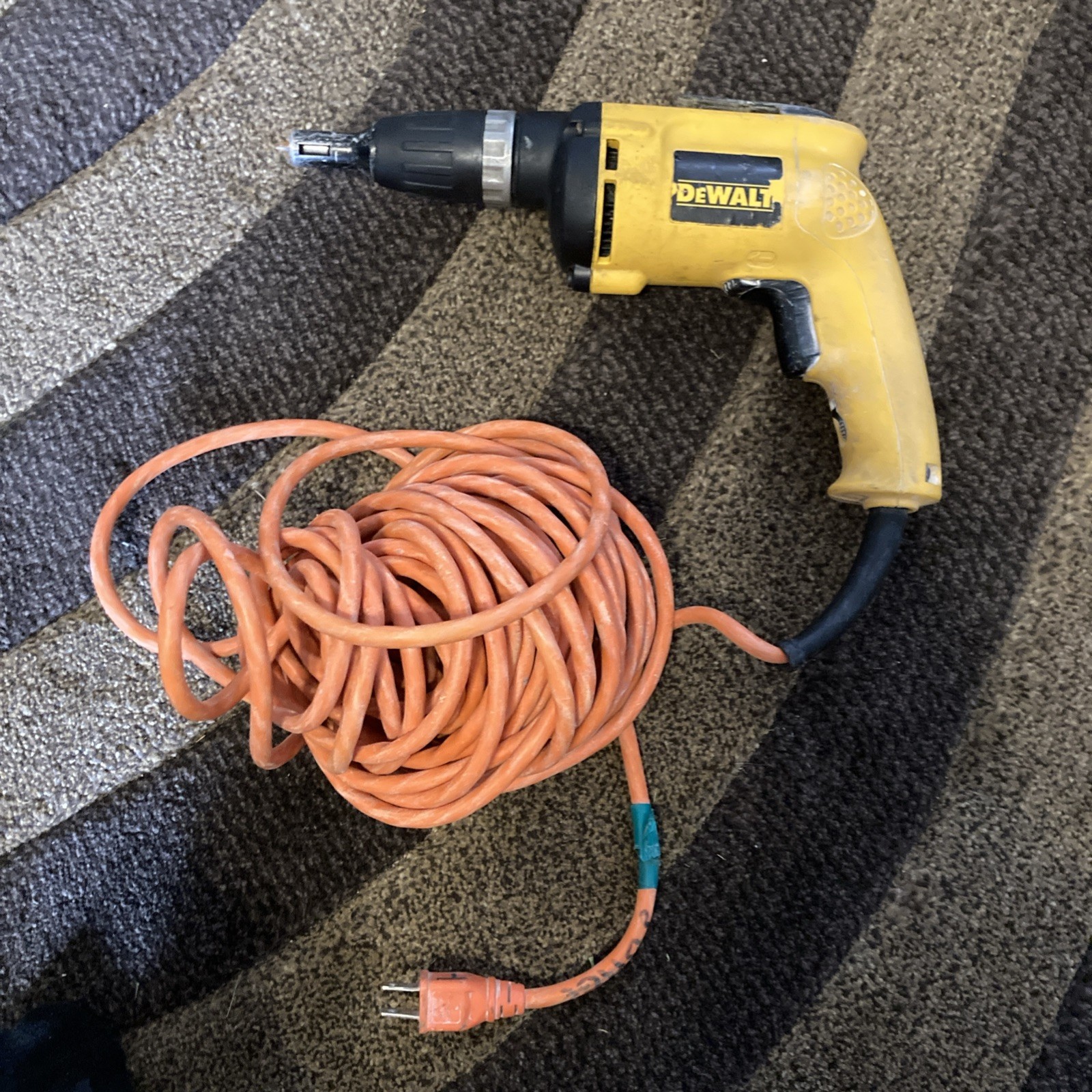 DEWALT DW255 5300 RPM VSR Drywall Screwgun Driver 120 Volt 30 Feet Of Cord