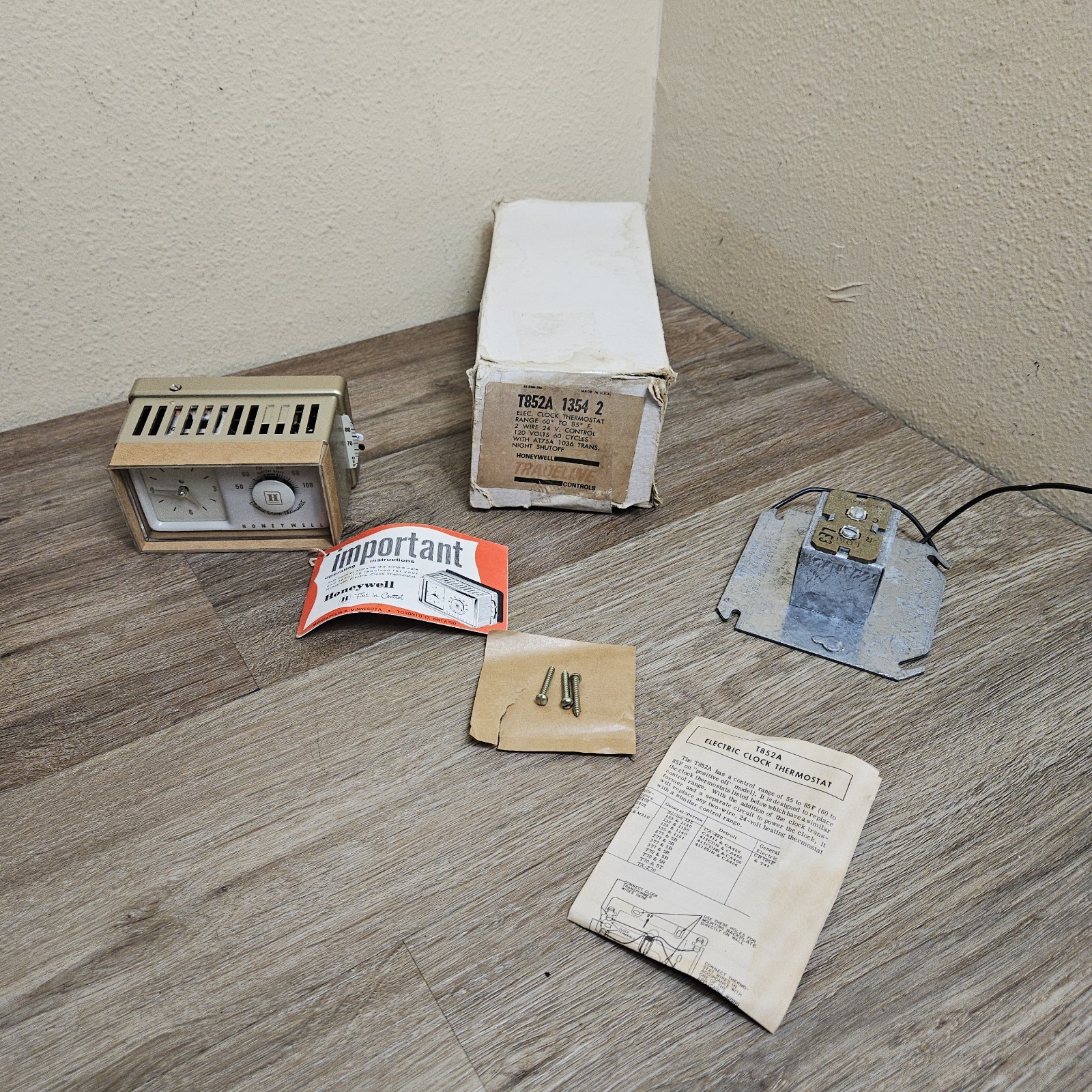 Vintage 1950s Honeywell T252A - 1354 - 2 Electric Clock Thermostats