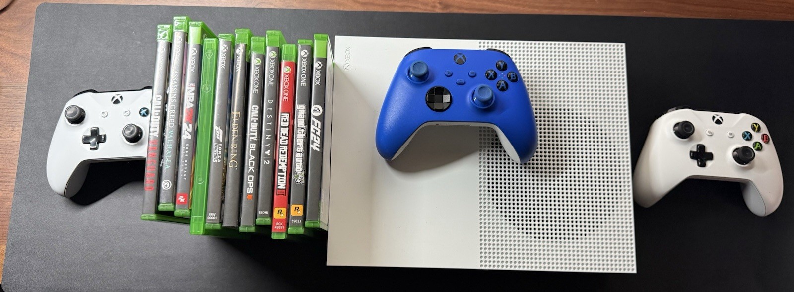 Microsoft Xbox One White, 11 Games, 3 Controllers
