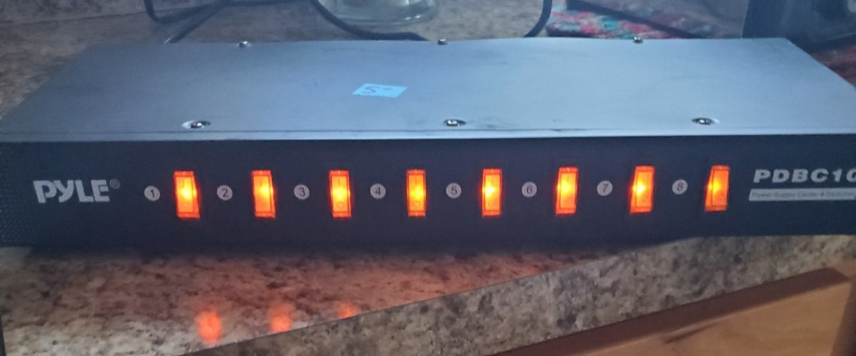 Pyle Pro PDBC10 8-Switch Outlet Rack Mount Power Supply Center Management System