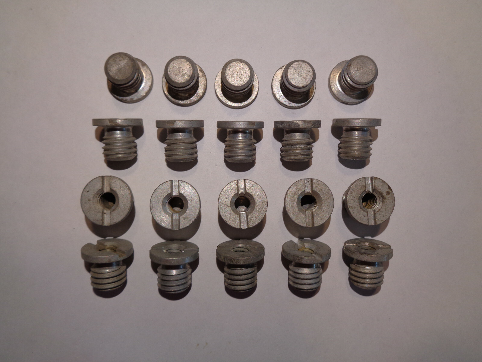 AIRCRAFT CYLINDER HEAD DEFLECTOR INSERTS 12669 BY PRATT & WHITNEY 20 EACH NEW