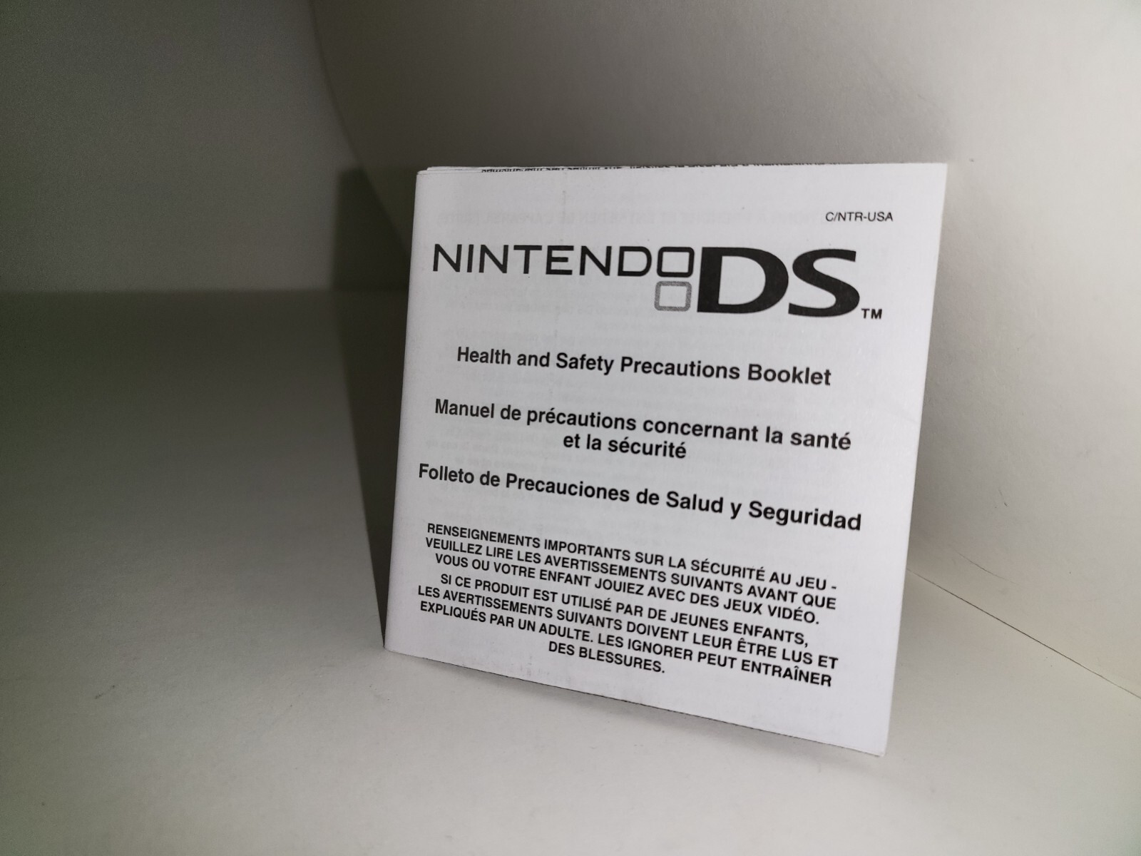 NEW Nintendo DS # 55878C Health and Safety Precautions USA Booklet  #P29