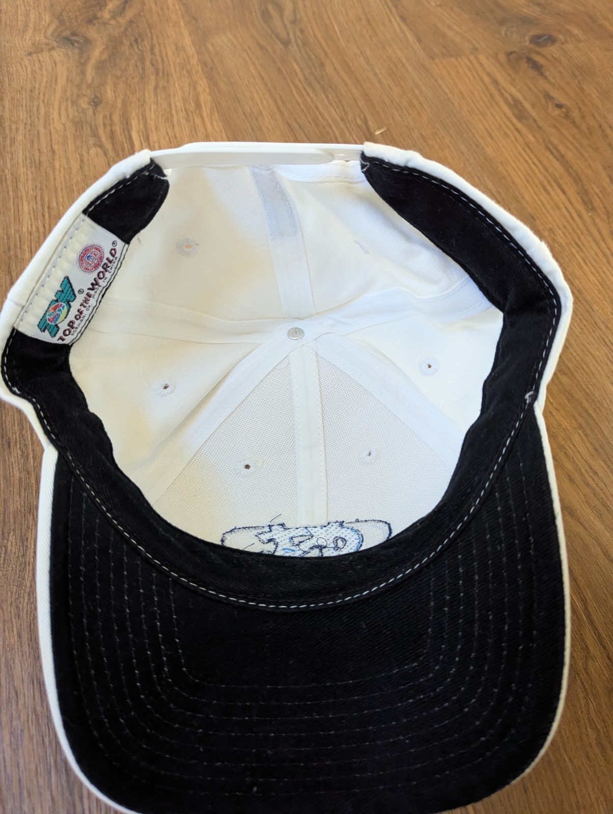 Lee Janzen Signed UNC Hat