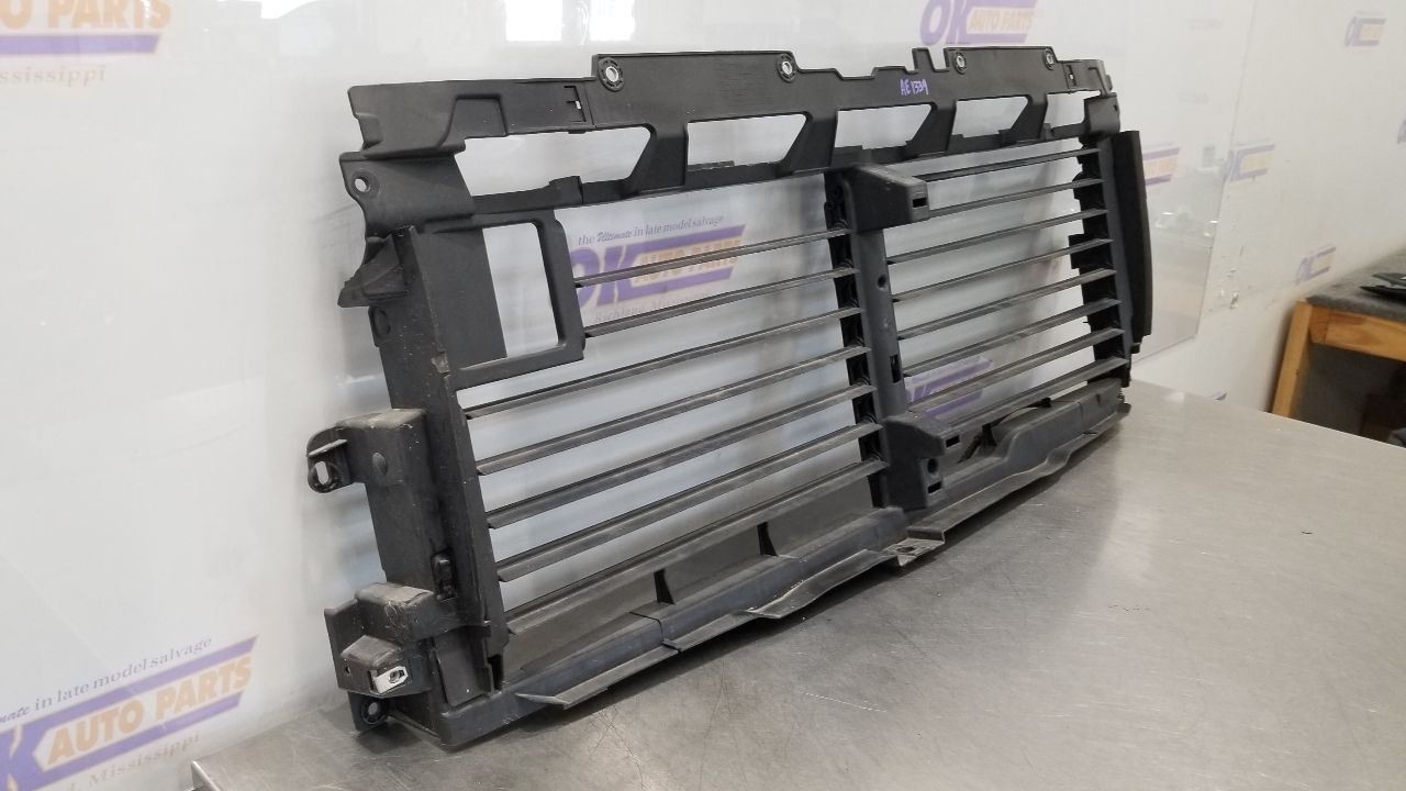 20 CHEVY SILVERADO 2500 UPPER AIR SHUTTER 6.6L DIESEL