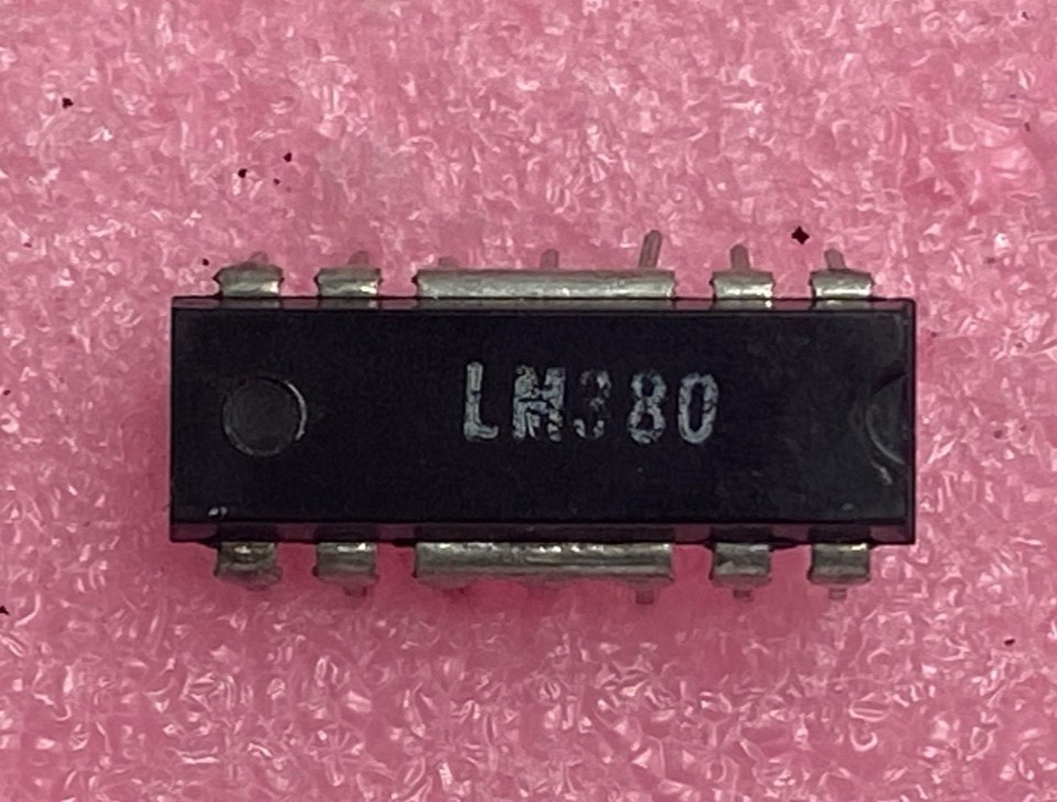 LM380 2.5w audio amplifier Integrated Circuit