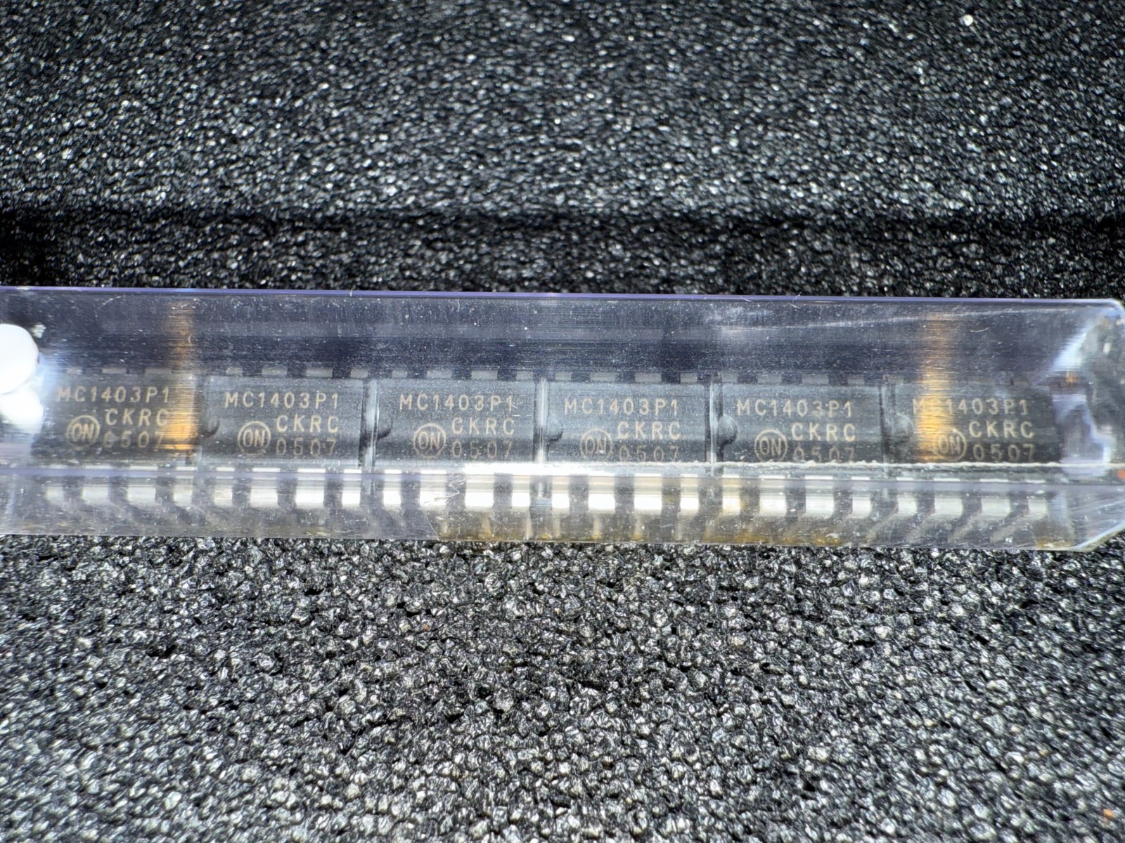 MC1403P1