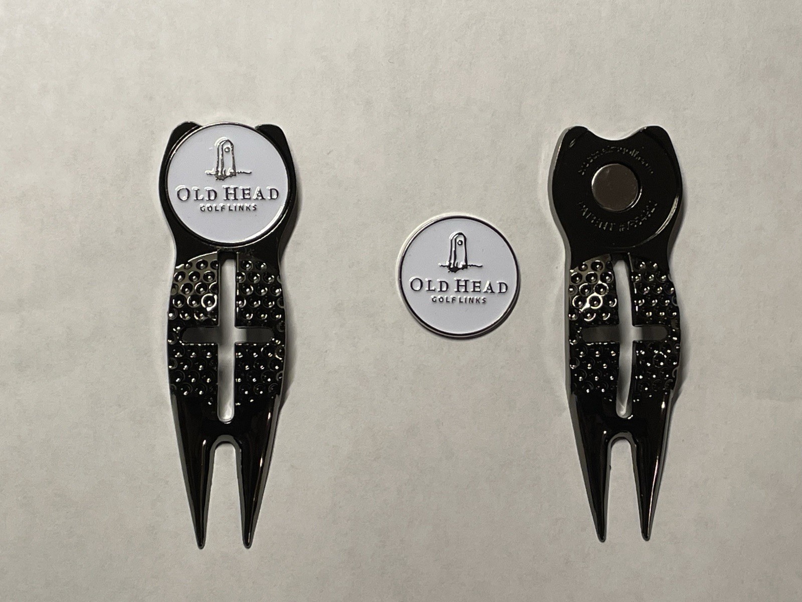 (1) Old Head Golf Club Crosshairs Divot Tool & 1" Coin Style Golf Marker