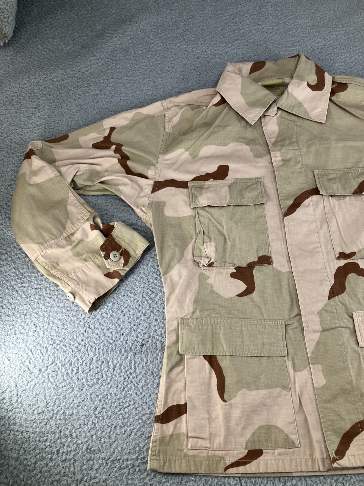 Military Jacket Mens Medium Brown Desert Camo Combat Utility Pockets Button Down