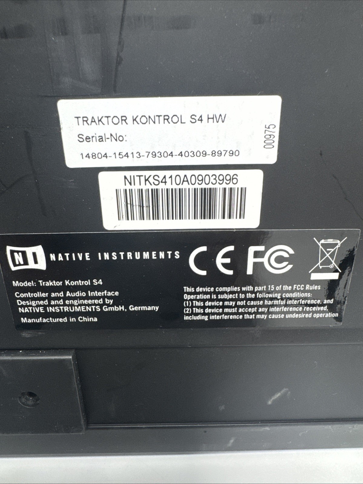 Native Instruments Traktor Kontrol S4 MK1 DJ Controller 4-Channel Black