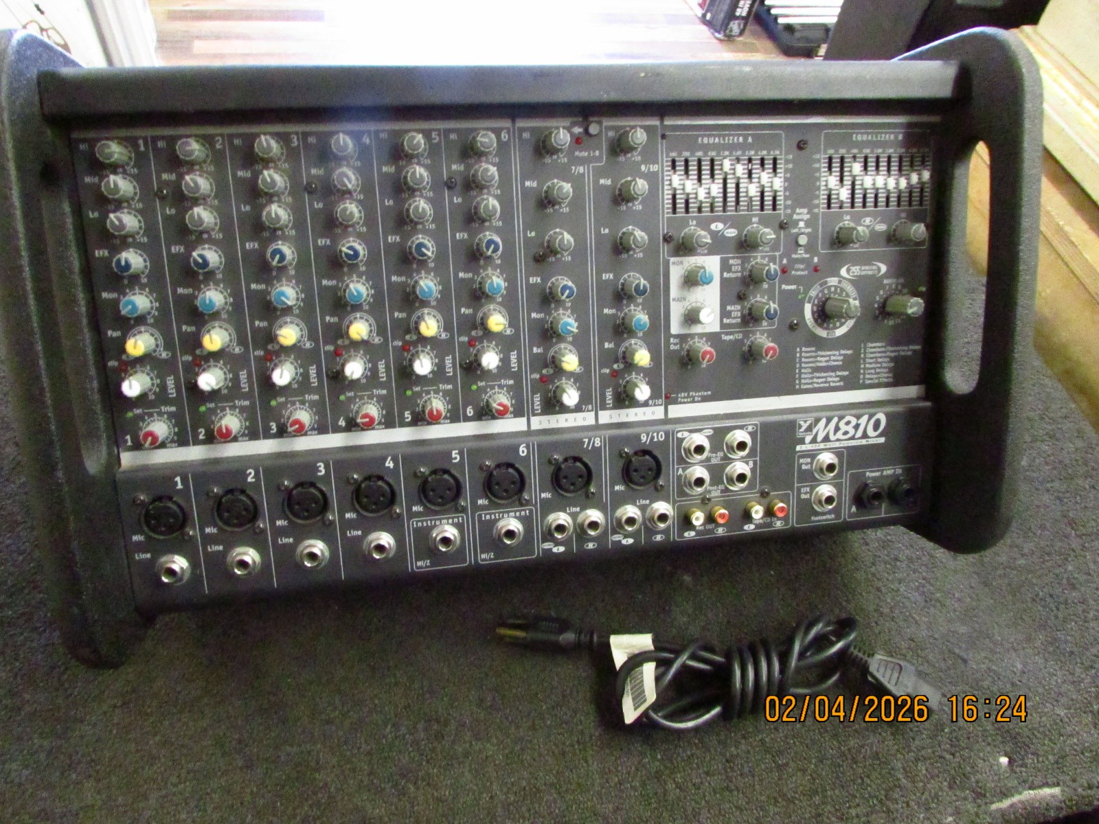 Yorkville m810 2x400 watt powered mixer