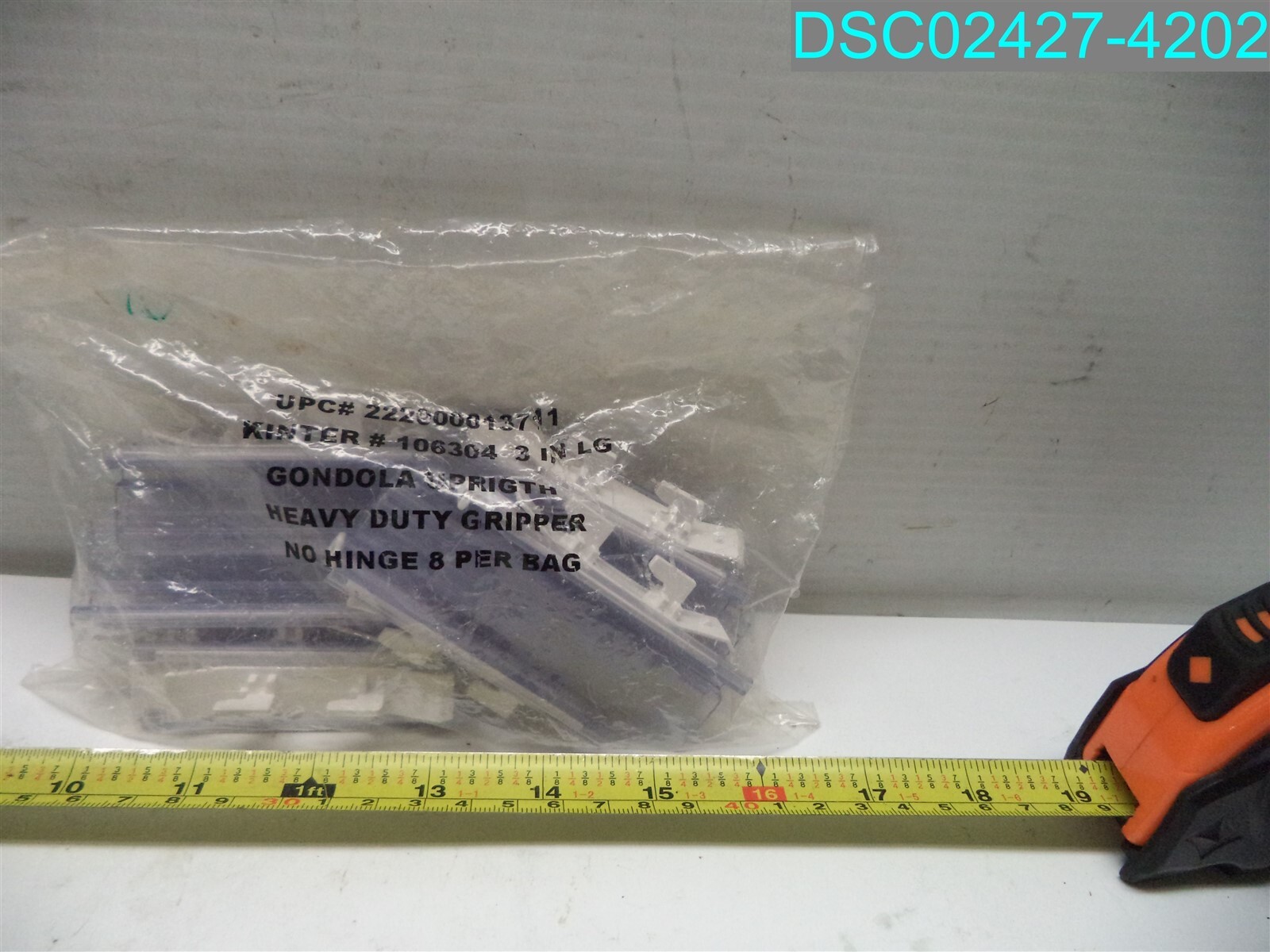 QTY=8: GONDOLA UPRIGHT HEAVY DUTY GRIPPER NO HINGE 222000013711 3" 106304