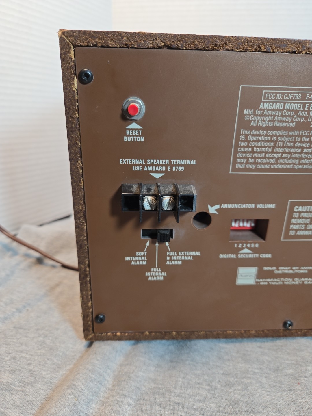 Amgard, Perimeter Alarm Control Unit E 8496, Amway Security System