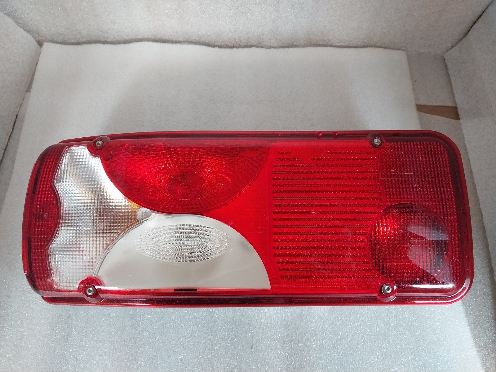 GENUINE MERCEDES-BENZ SPRINTER REAR LEFT TAILLIGHT A9068200764 156369 /ZS05Q02