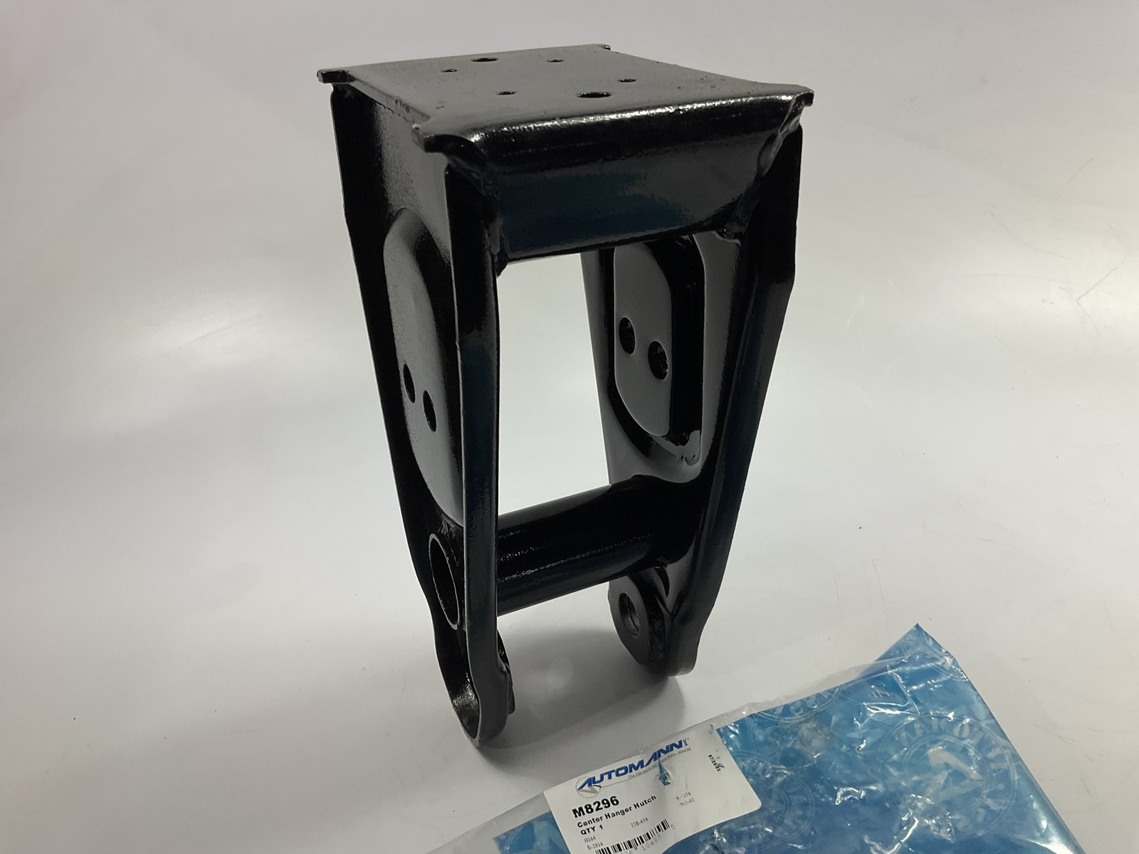 Automann M8296 Leaf Spring Center Hanger For Hutch H7700