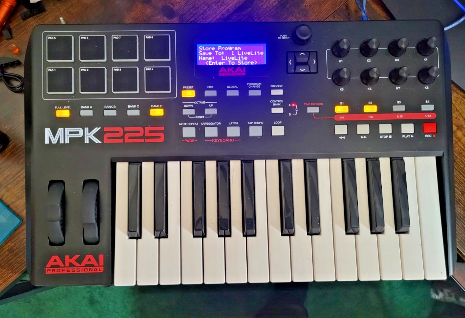 AKAI Professional MPK225 MIDI Keyboard Controller