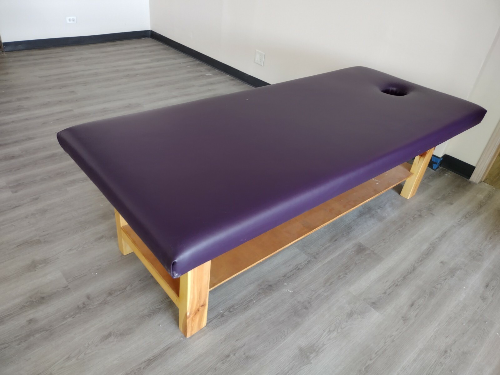 massage table