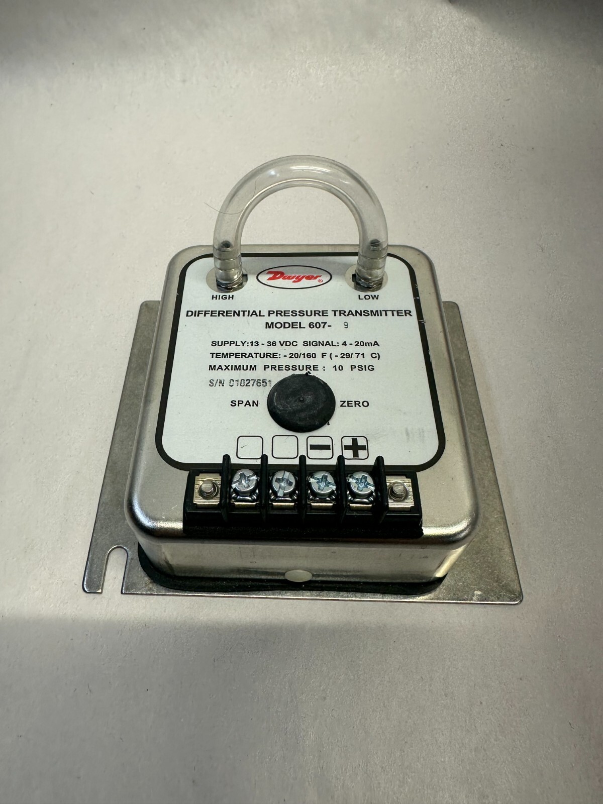 Dwyer 607-9 Differential Pressure Transmitter, Range: 0-25" W.C., Signal: 4-20mA