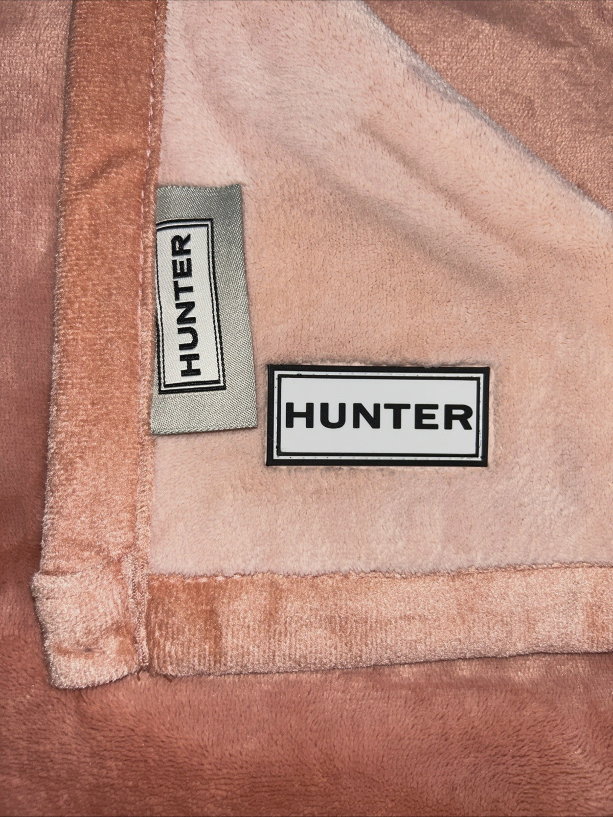 NEW HUNTER COCO Premium Quality Plush Throw Reversible Blush Blanket Logo Patch