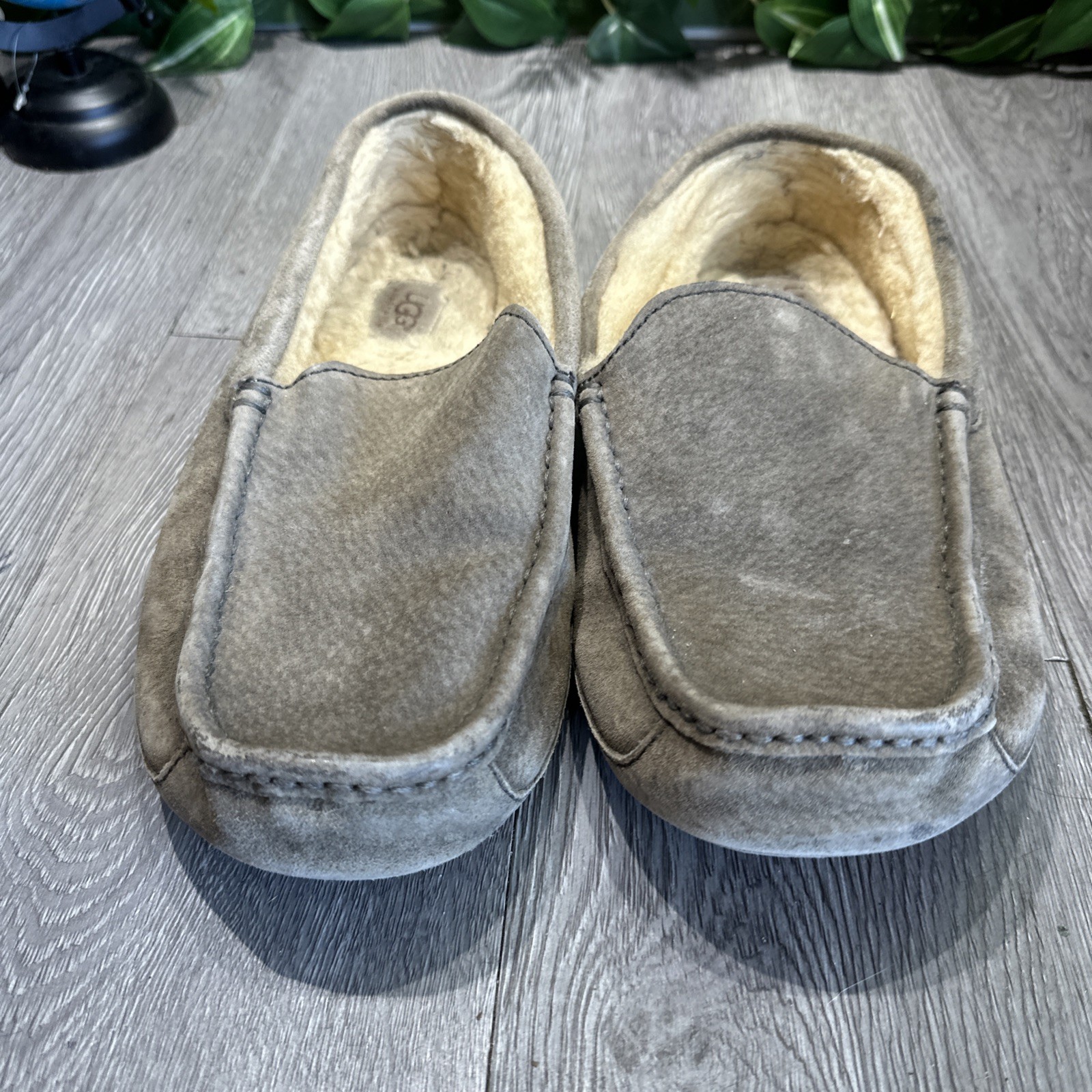 UGG Australia Ascot Suede Slipper 5775 Gray sheepskin lined Size 10