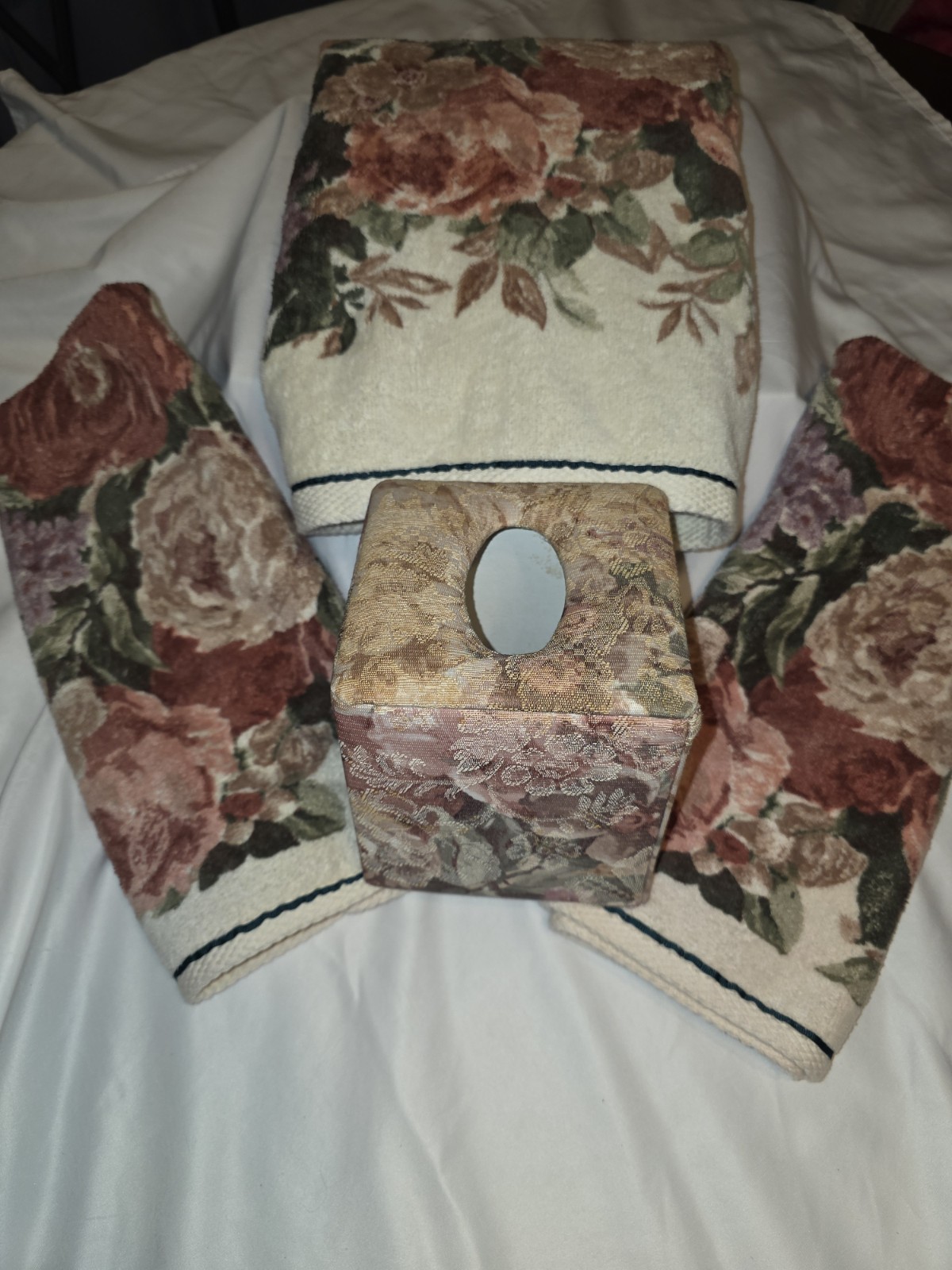 Vintage Floral Bath Towel Set Cream Roses Hand Towels Tissue Cover