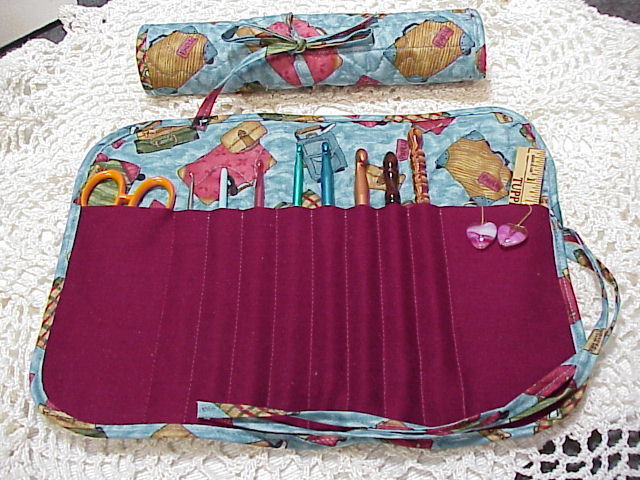 TRAVEL LUGGAGE ON BLUE QUILTED COTTON FABRIC CROCHET HOOK HOLDER