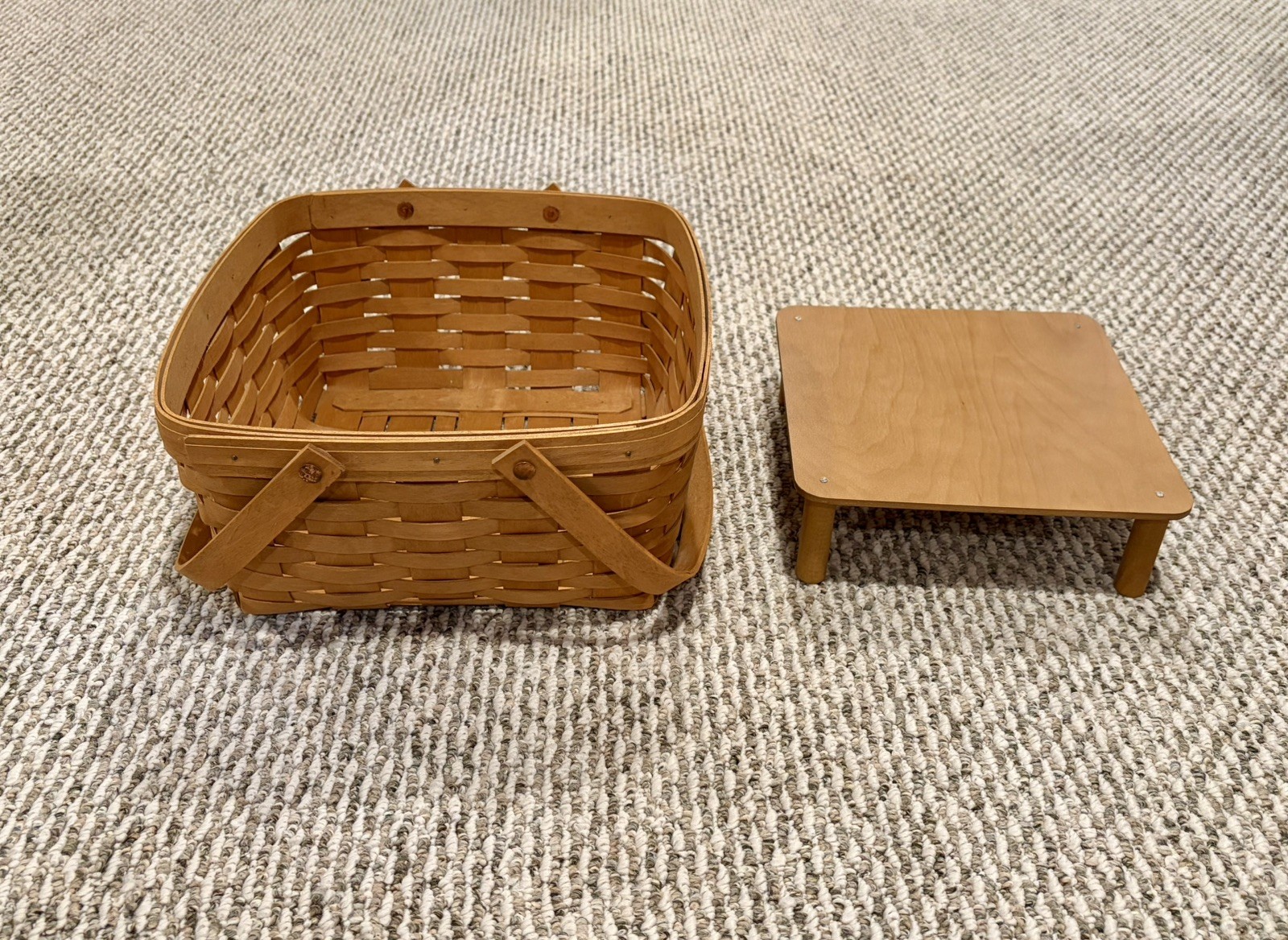 Pre Owned Vintage Longaberger Basket Cake Small Picnic with Riser 2009 12x12