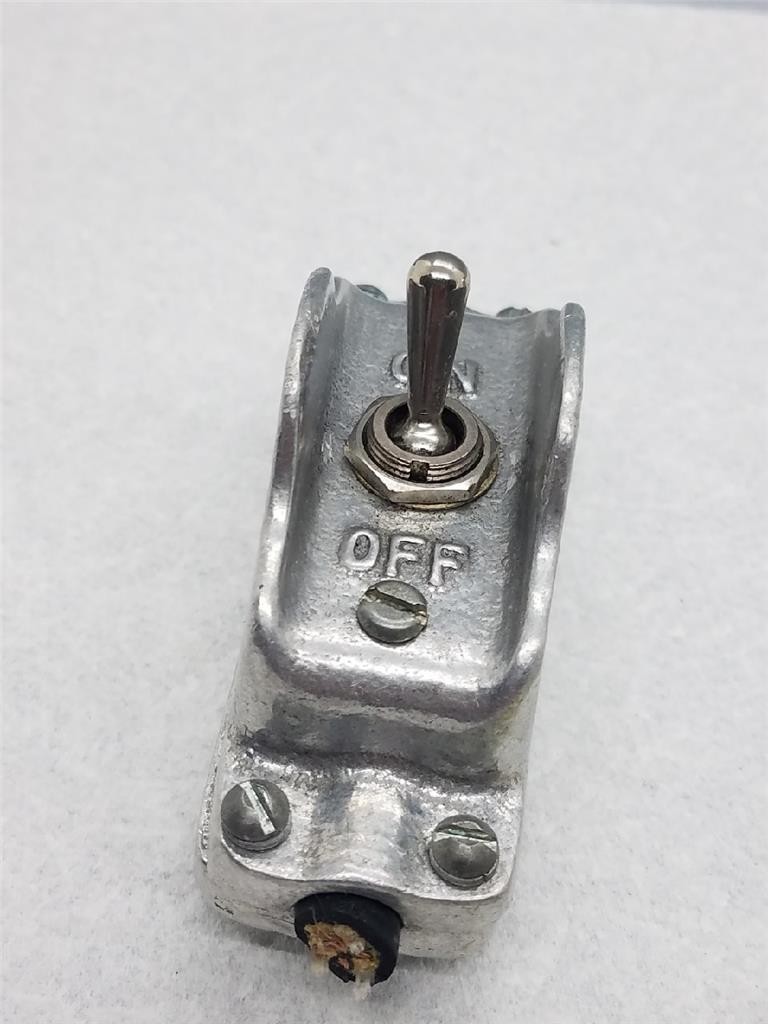 Mole Richardson Heavy Duty In-line AC Power Switch 8A/125V Rated
