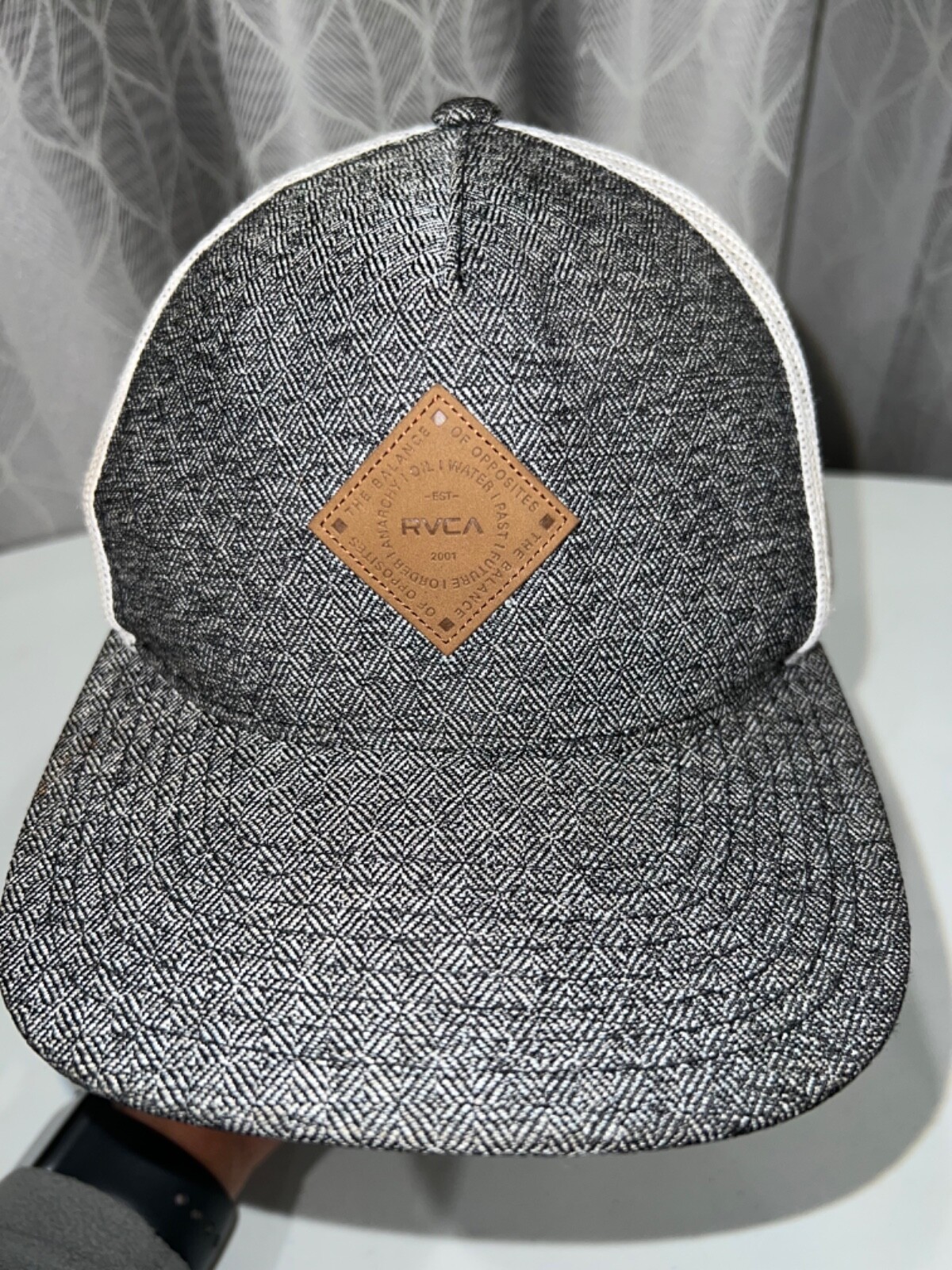 RVCA 2001 Leather Patch Diamond black White Fabric White Mesh HatCapSnapback EUC