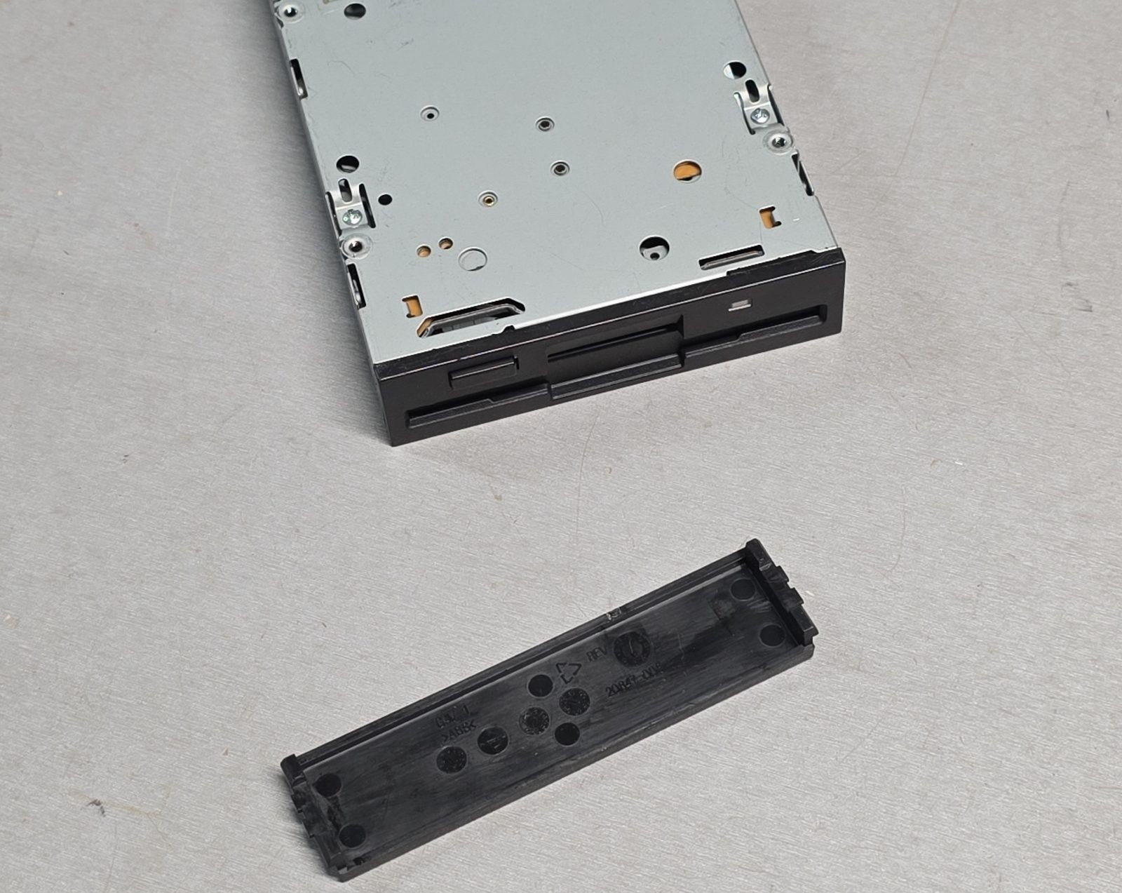 Dell 2Q847-006 3.5" Floppy Drive Bay Faceplate Cover Black
