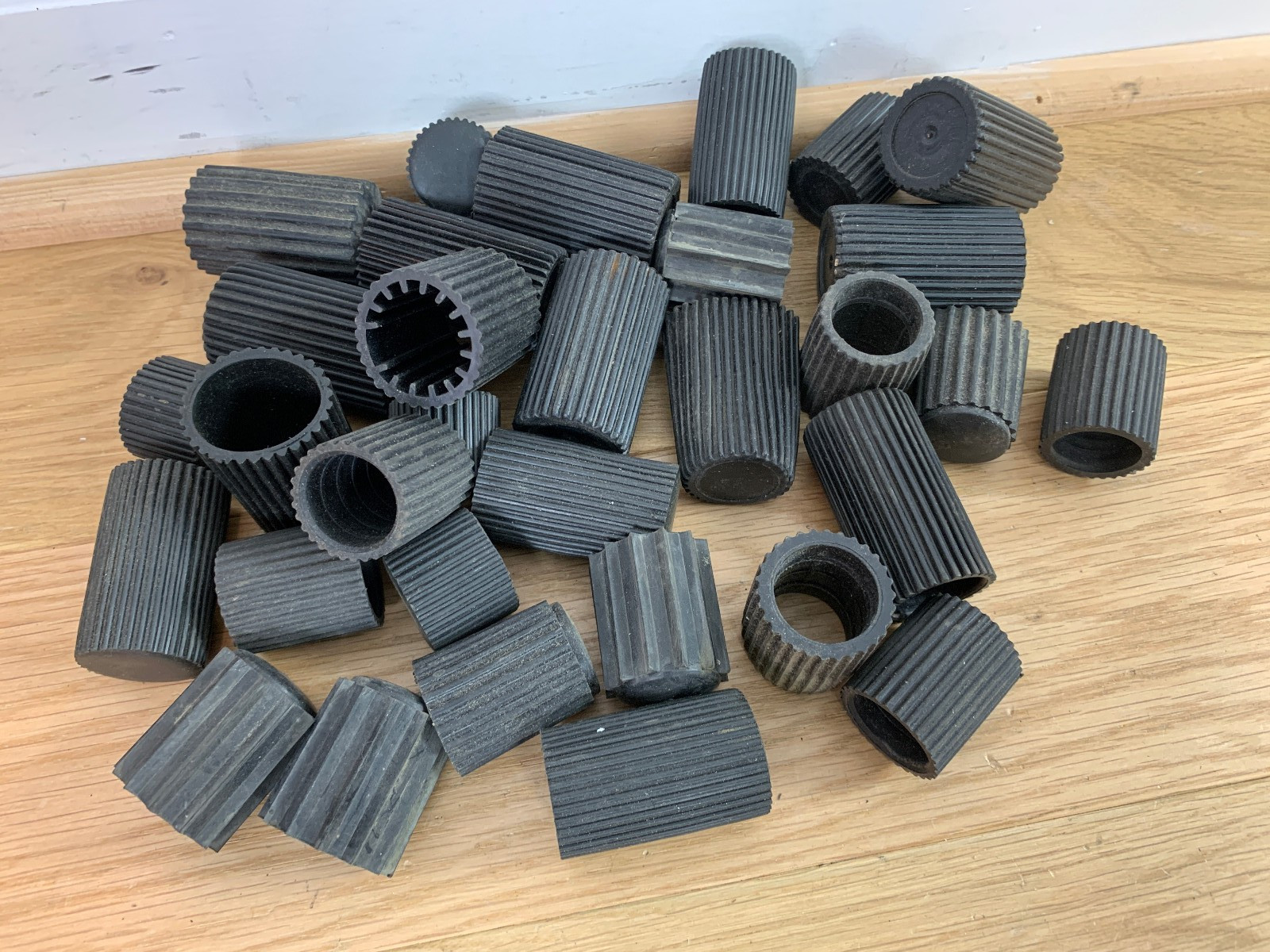 Lot of 32x Keyboard Stand Rubber Sleeve Cap Pad Replacement Parts Assorted Brand