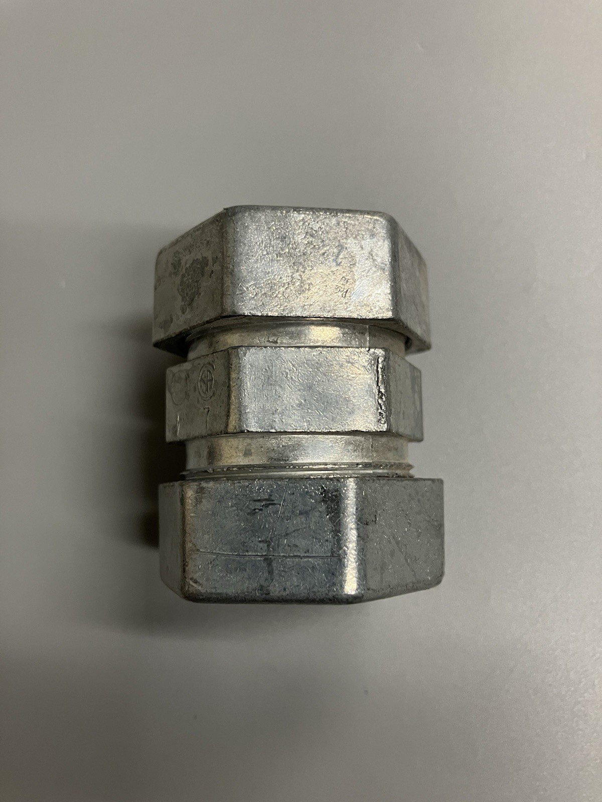 NEER TC-613 1" EMT COMPRESSION COUPLING DIE CAST ALUMINUM (BOX OF 10)