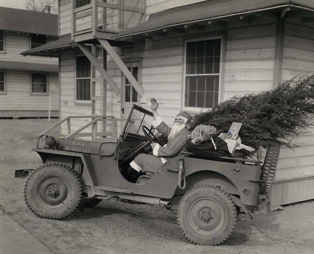 WW2 WWII Photo World War Two US Army Santa Claus in Jeep with Tree   / 3153